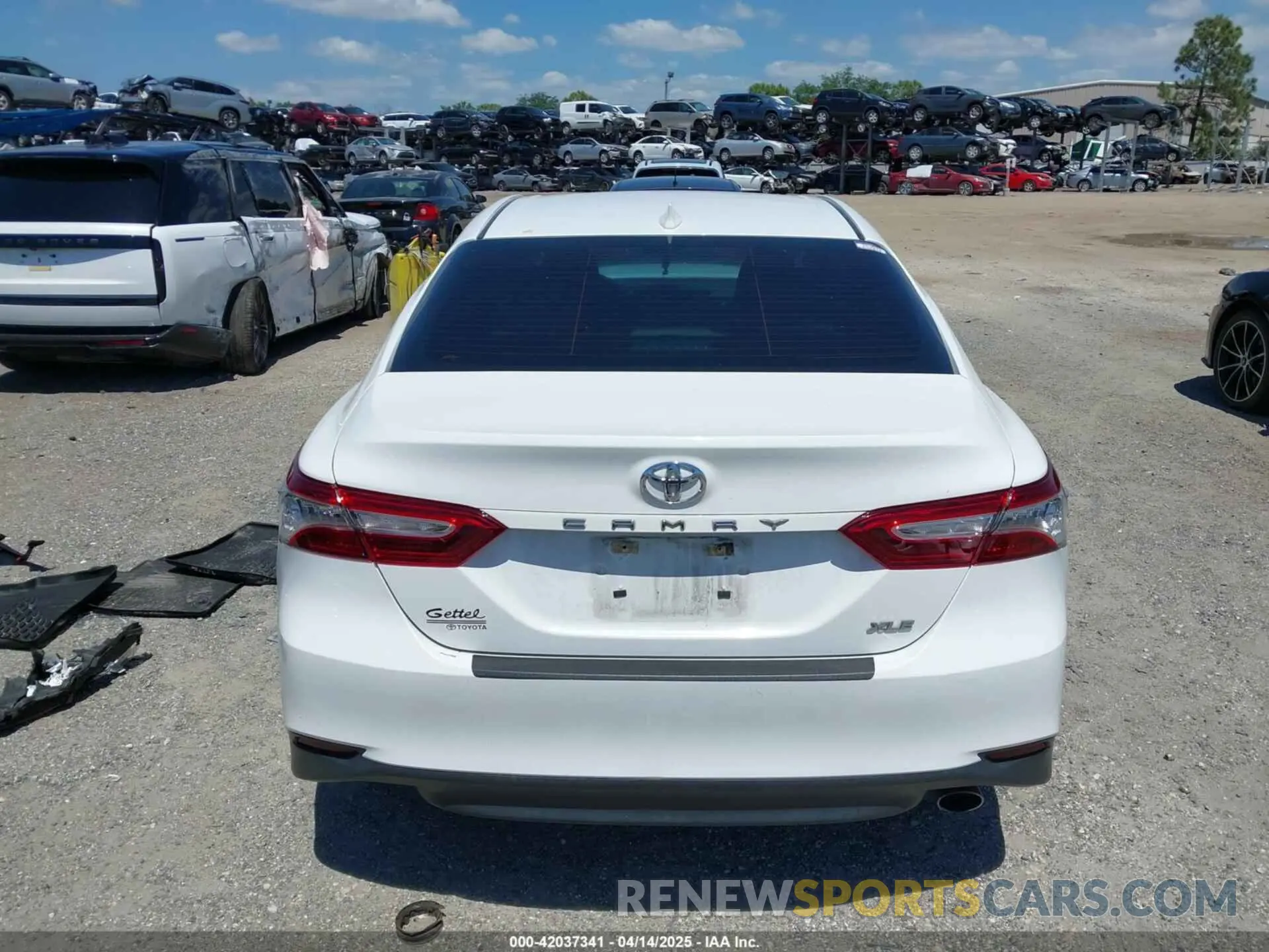 15 Photograph of a damaged car 4T1B11HK8KU744762 TOYOTA CAMRY 2019