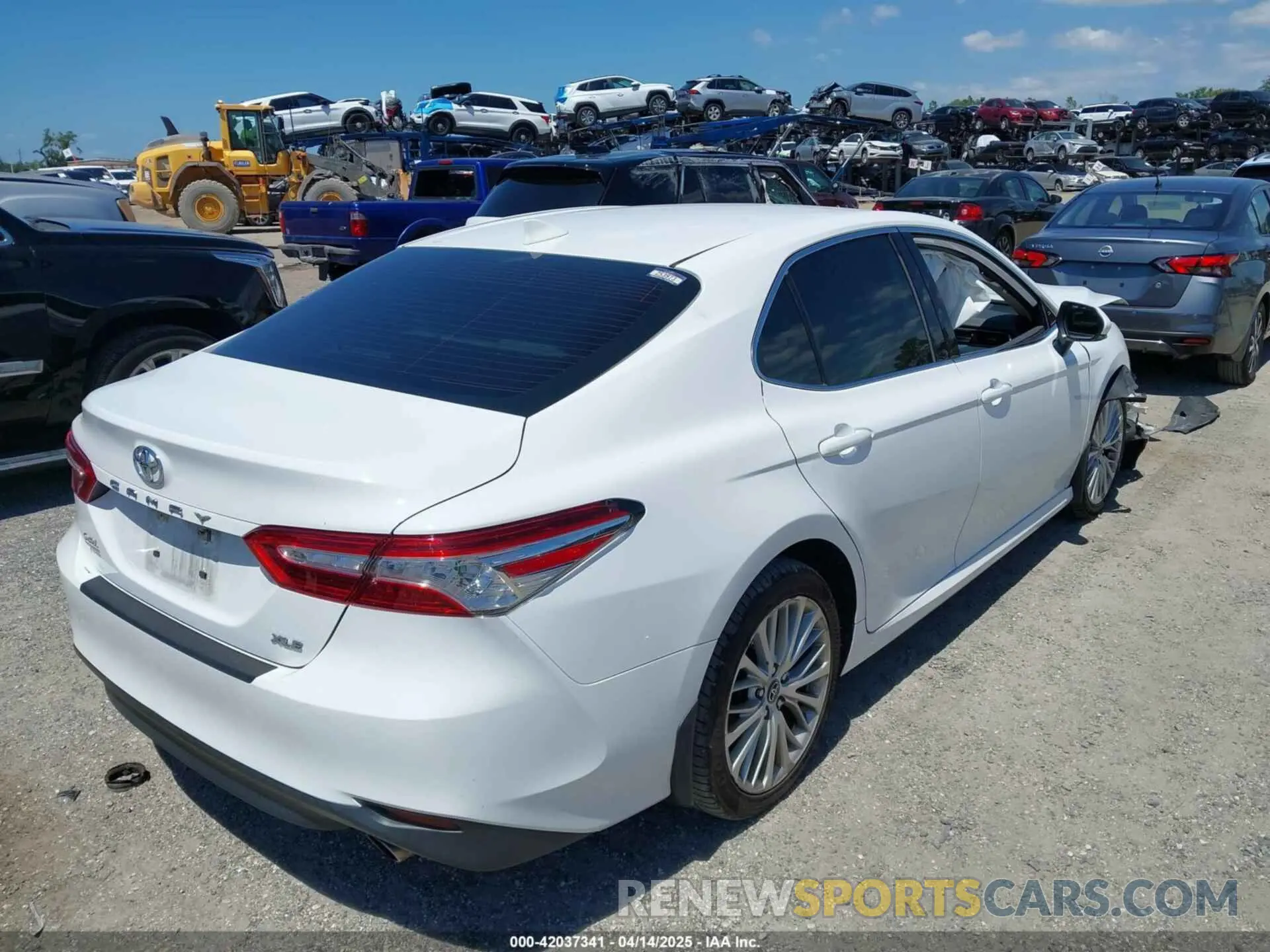 4 Photograph of a damaged car 4T1B11HK8KU744762 TOYOTA CAMRY 2019