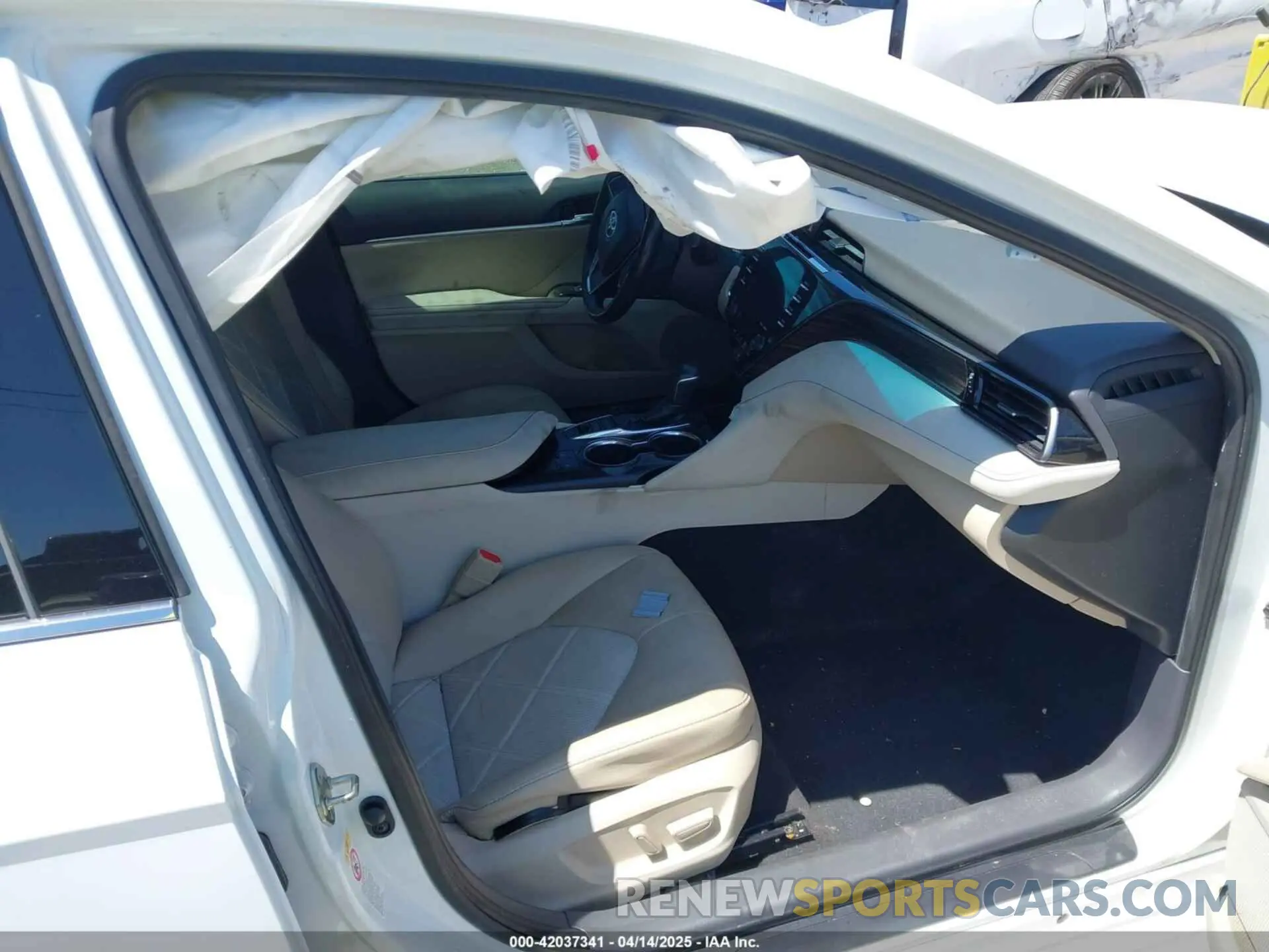 5 Photograph of a damaged car 4T1B11HK8KU744762 TOYOTA CAMRY 2019