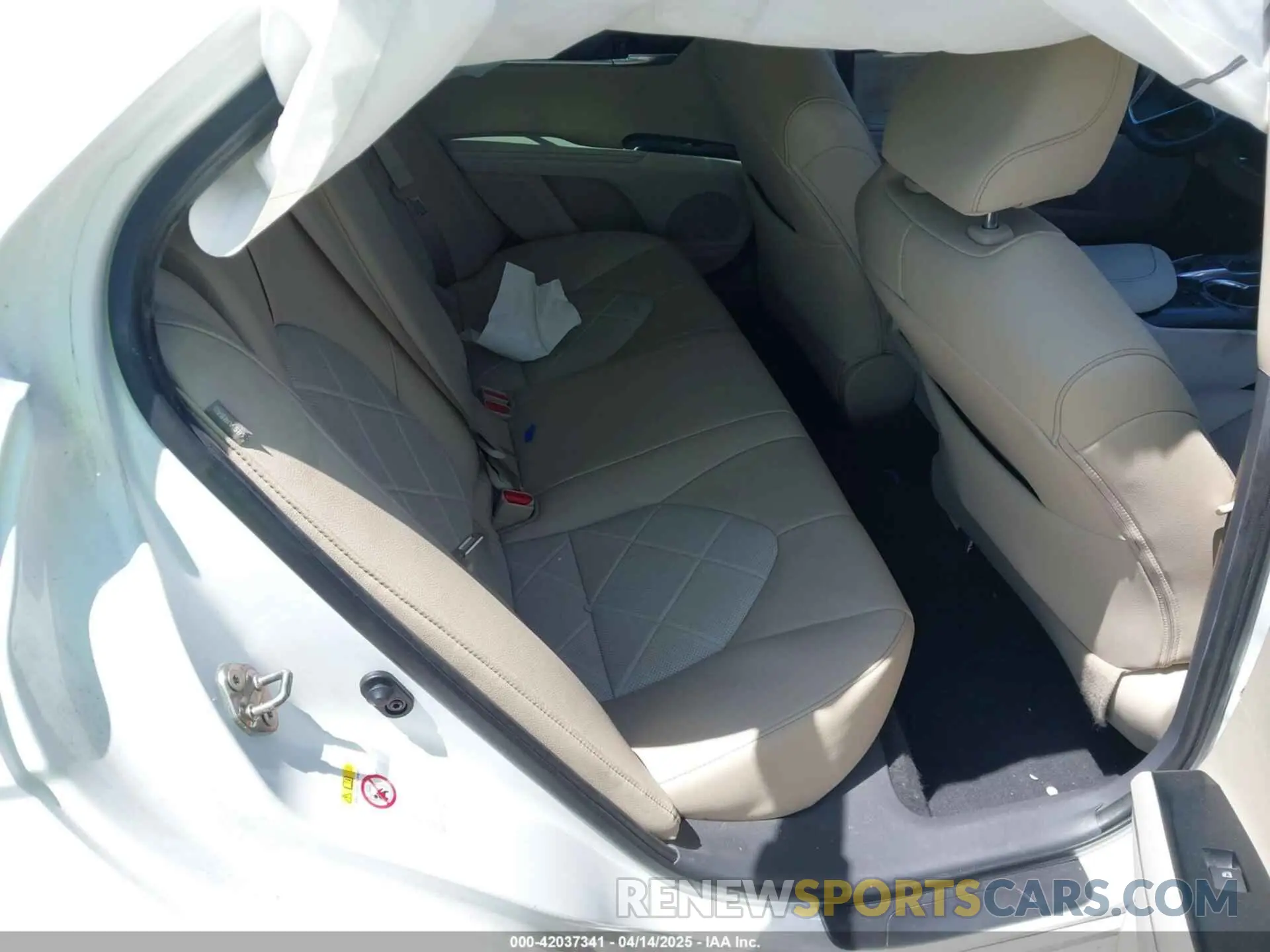 8 Photograph of a damaged car 4T1B11HK8KU744762 TOYOTA CAMRY 2019