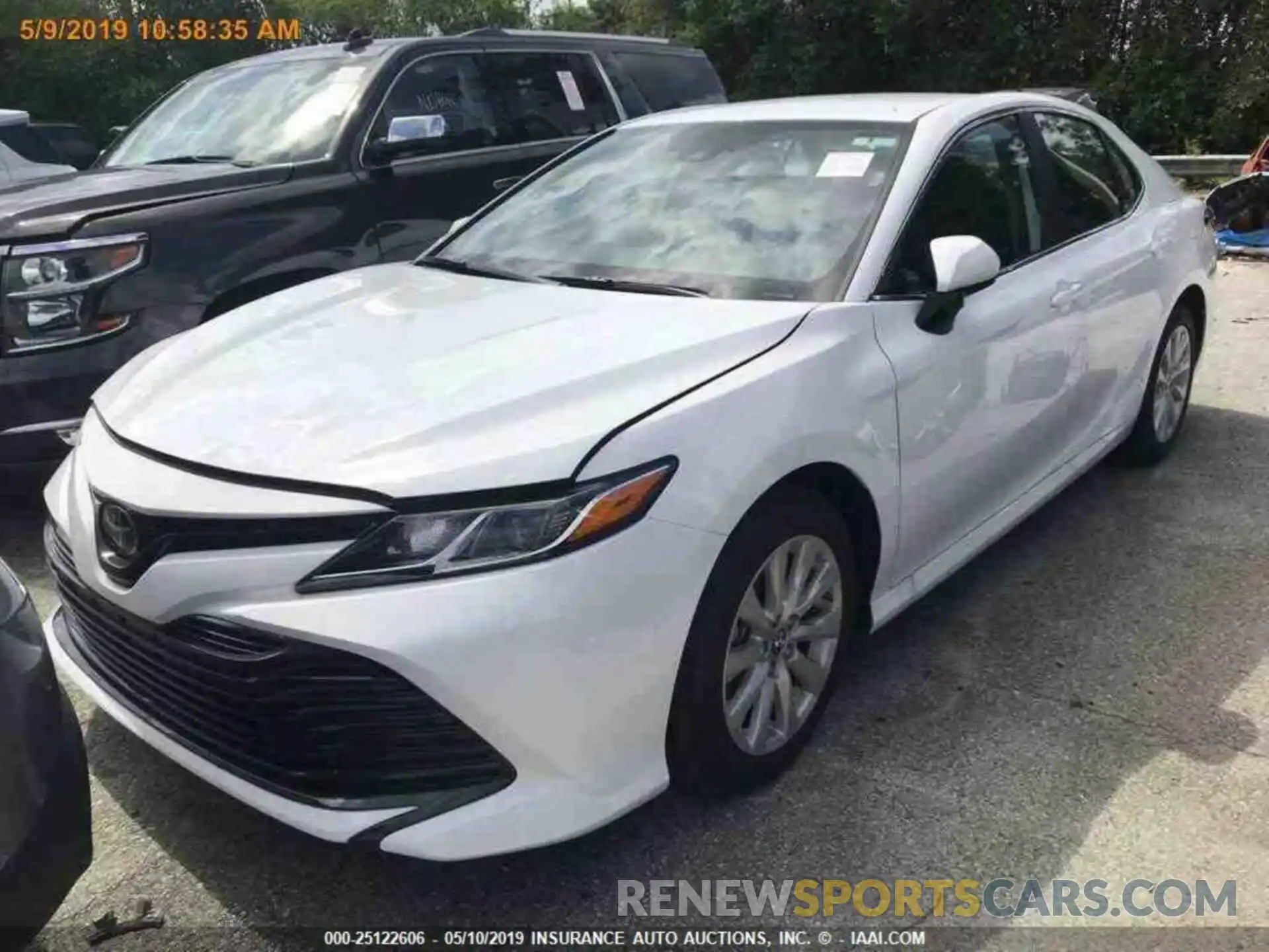 13 Photograph of a damaged car 4T1B11HK8KU745927 TOYOTA CAMRY 2019