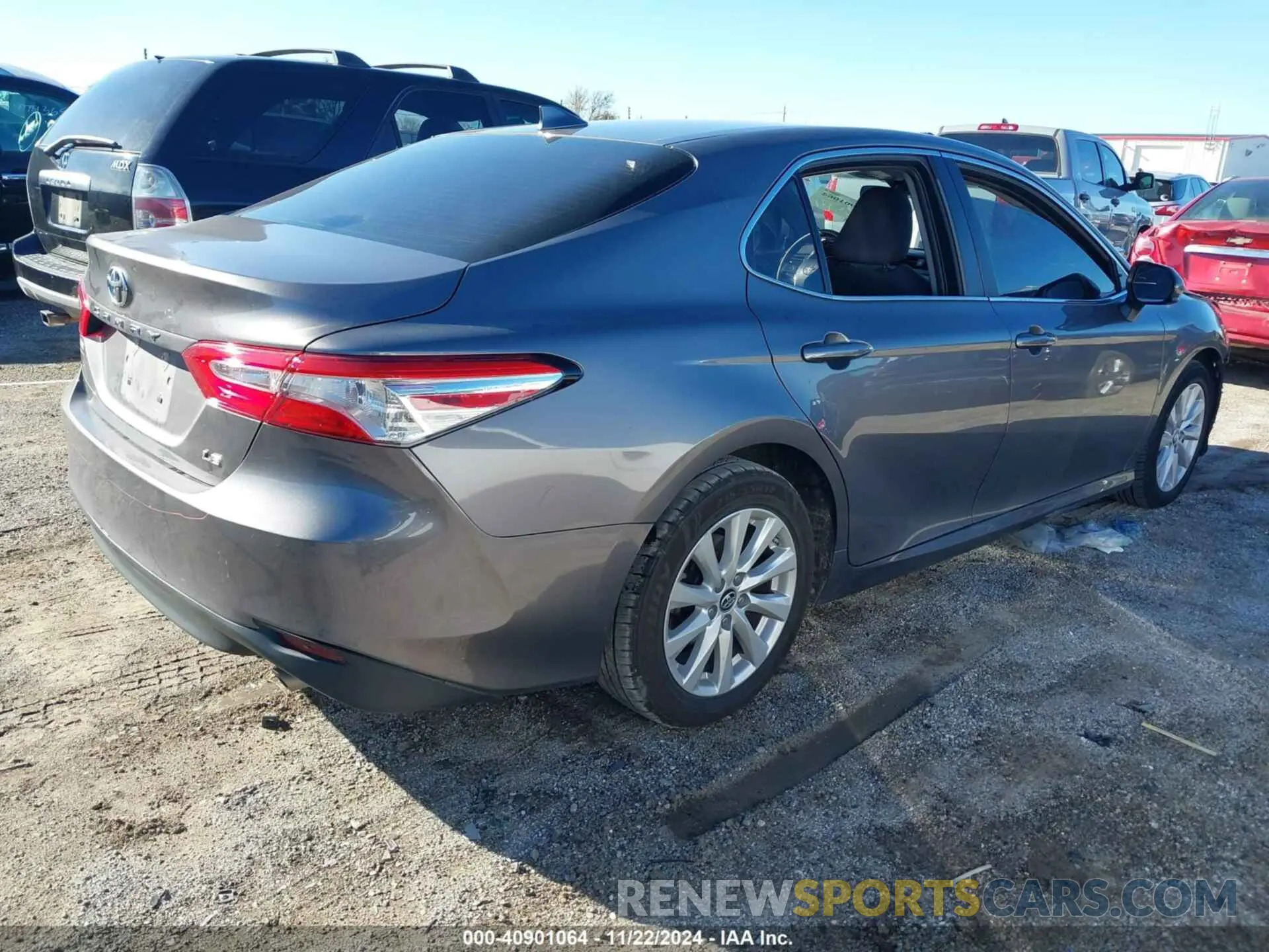 4 Photograph of a damaged car 4T1B11HK8KU746740 TOYOTA CAMRY 2019