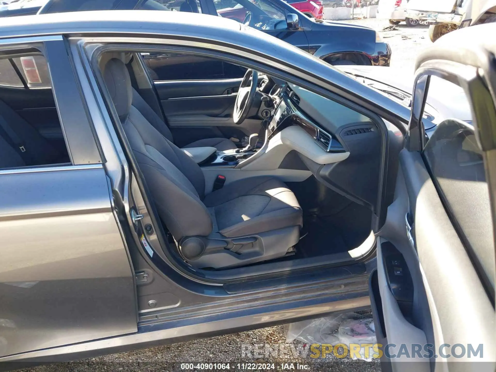 5 Photograph of a damaged car 4T1B11HK8KU746740 TOYOTA CAMRY 2019
