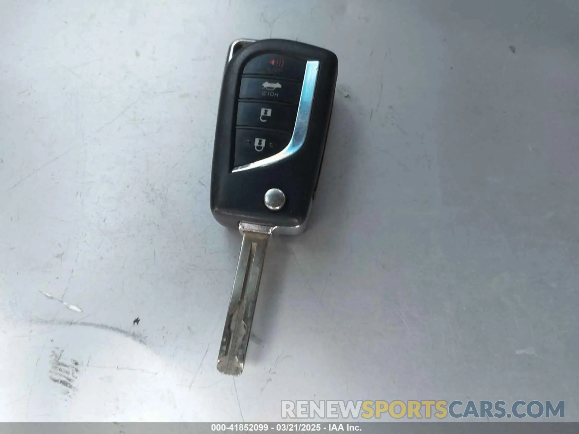 11 Photograph of a damaged car 4T1B11HK8KU747368 TOYOTA CAMRY 2019