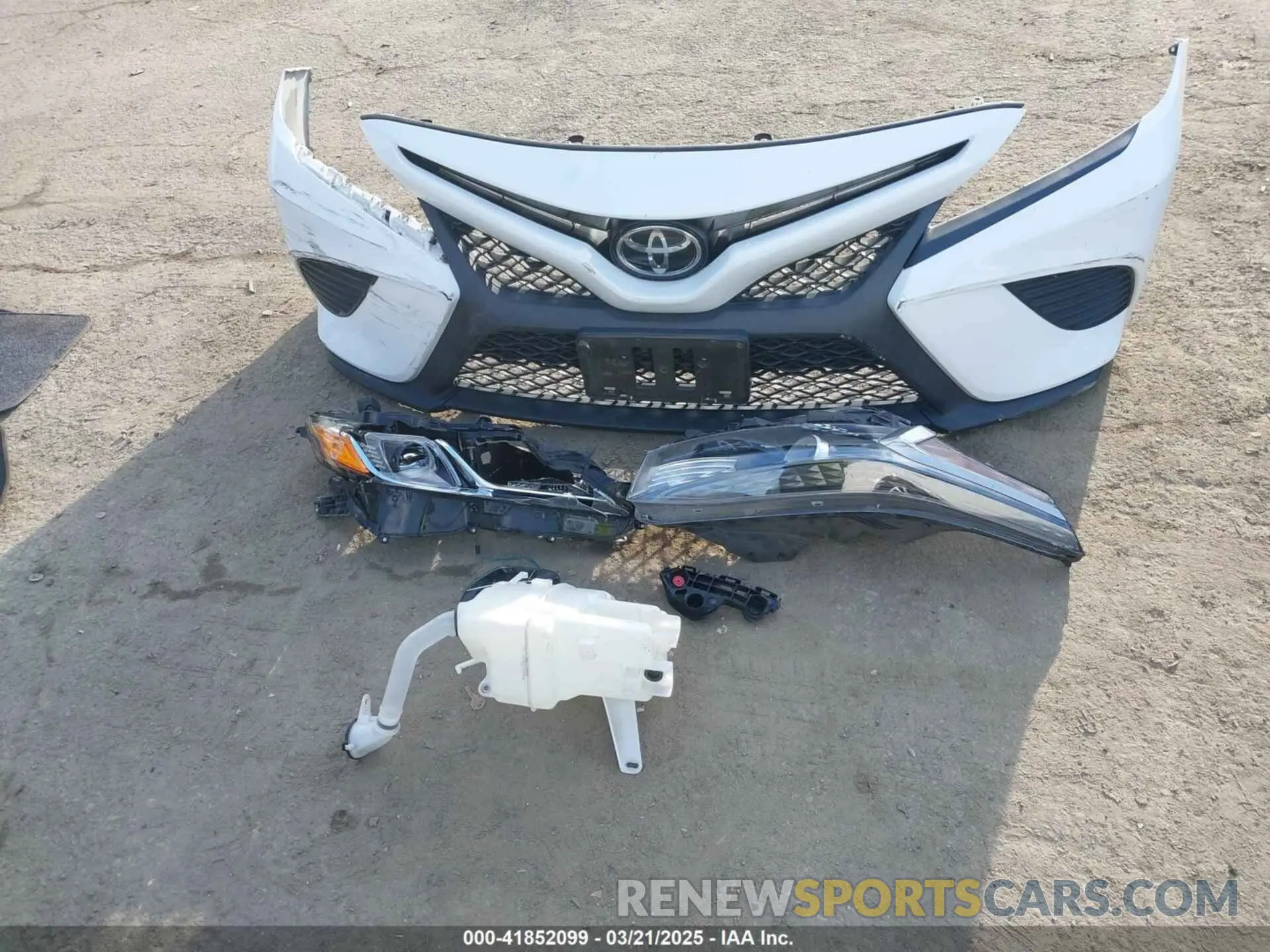 12 Photograph of a damaged car 4T1B11HK8KU747368 TOYOTA CAMRY 2019