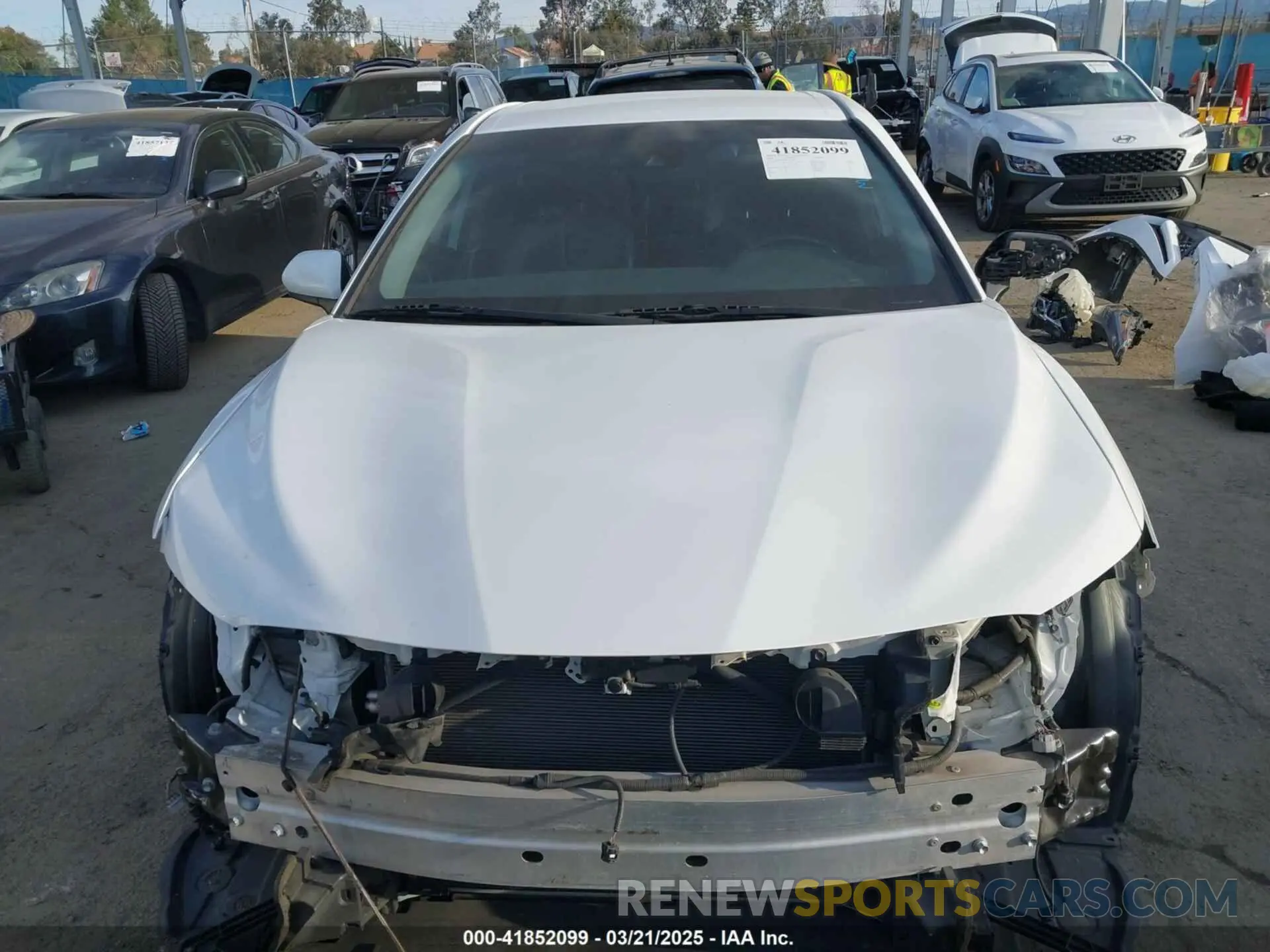 13 Photograph of a damaged car 4T1B11HK8KU747368 TOYOTA CAMRY 2019