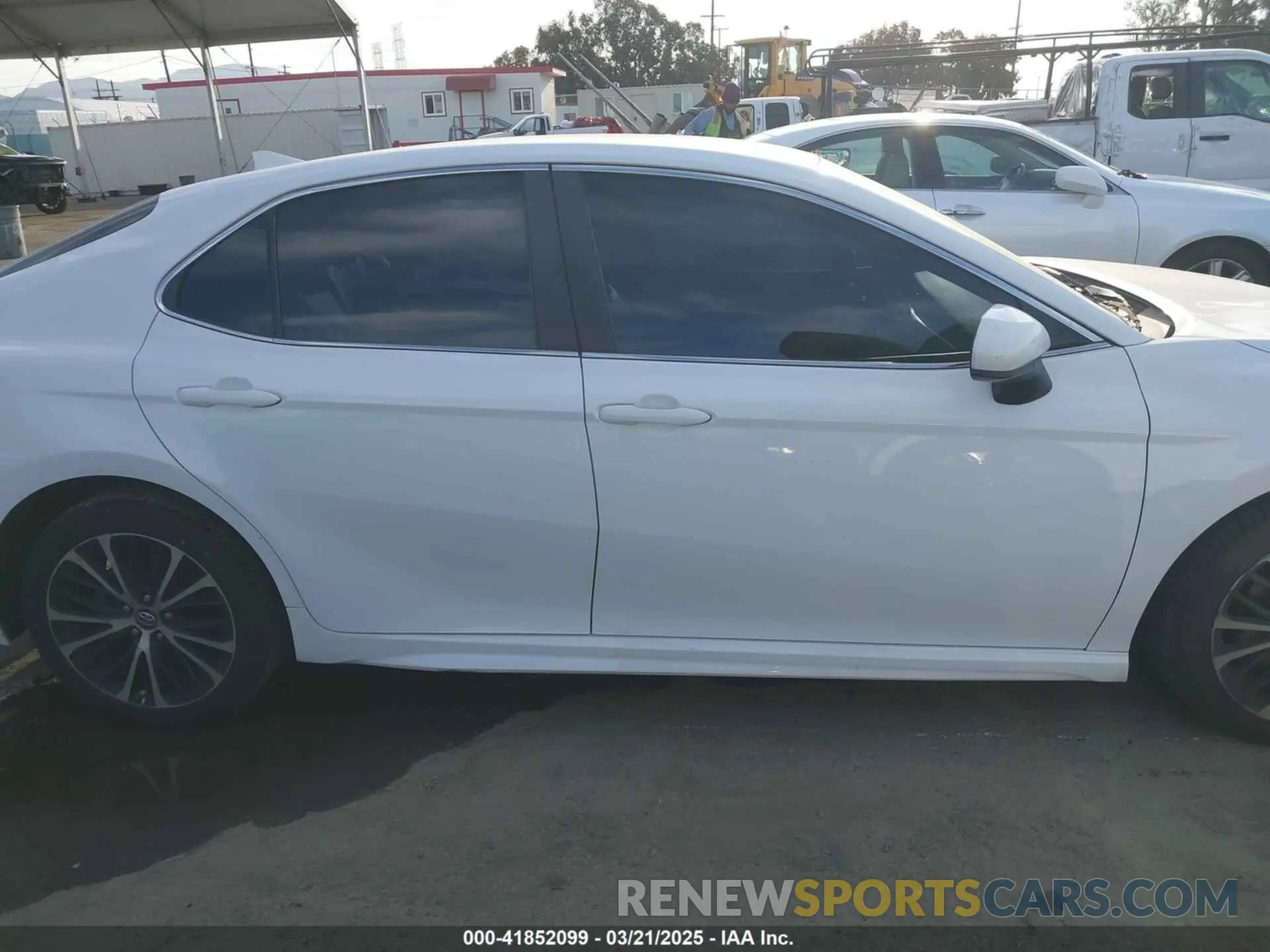 14 Photograph of a damaged car 4T1B11HK8KU747368 TOYOTA CAMRY 2019
