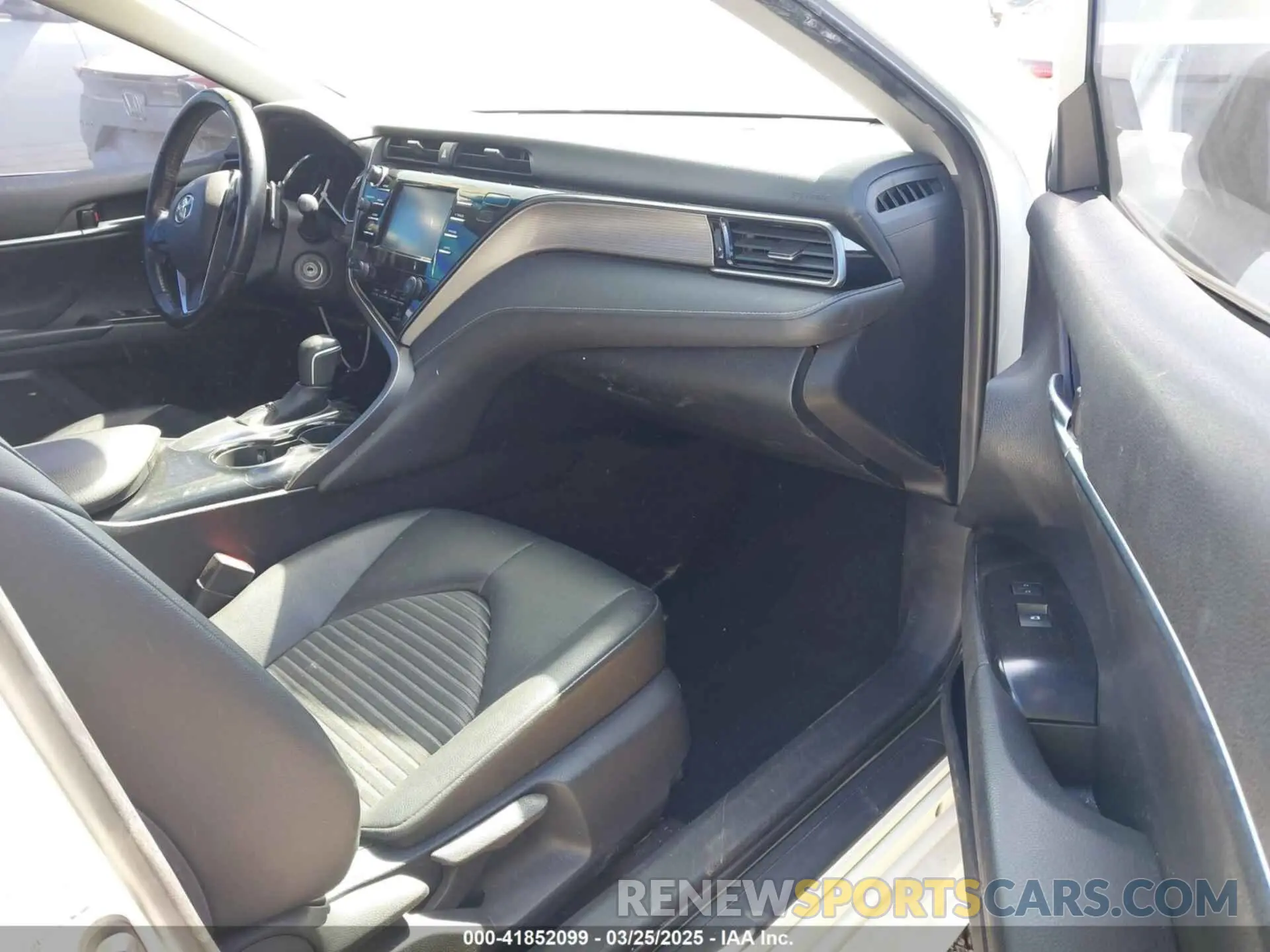 5 Photograph of a damaged car 4T1B11HK8KU747368 TOYOTA CAMRY 2019