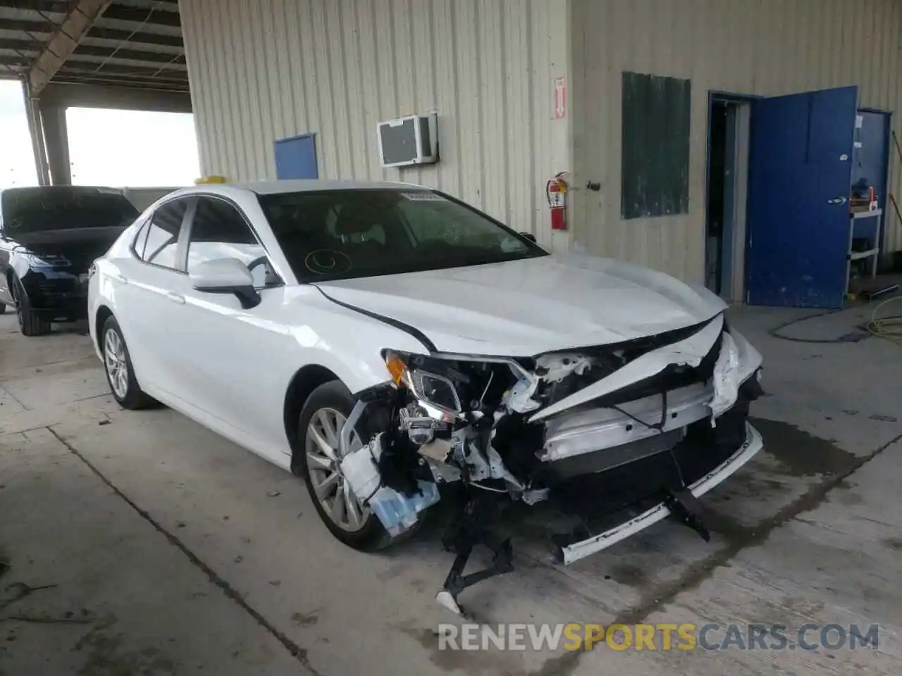 1 Photograph of a damaged car 4T1B11HK8KU752294 TOYOTA CAMRY 2019