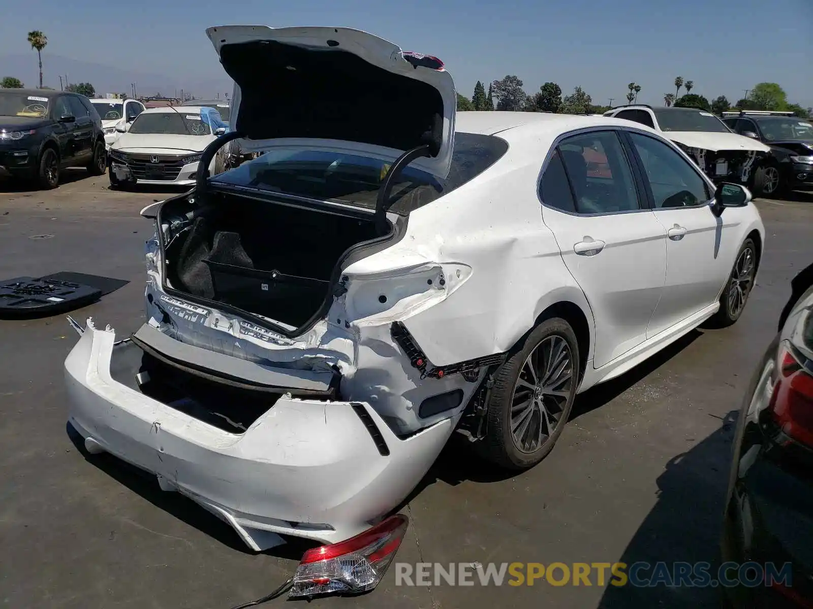 4 Photograph of a damaged car 4T1B11HK8KU758175 TOYOTA CAMRY 2019