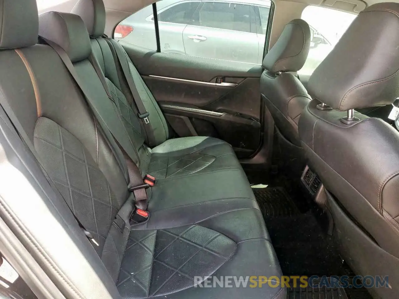 10 Photograph of a damaged car 4T1B11HK8KU760153 TOYOTA CAMRY 2019
