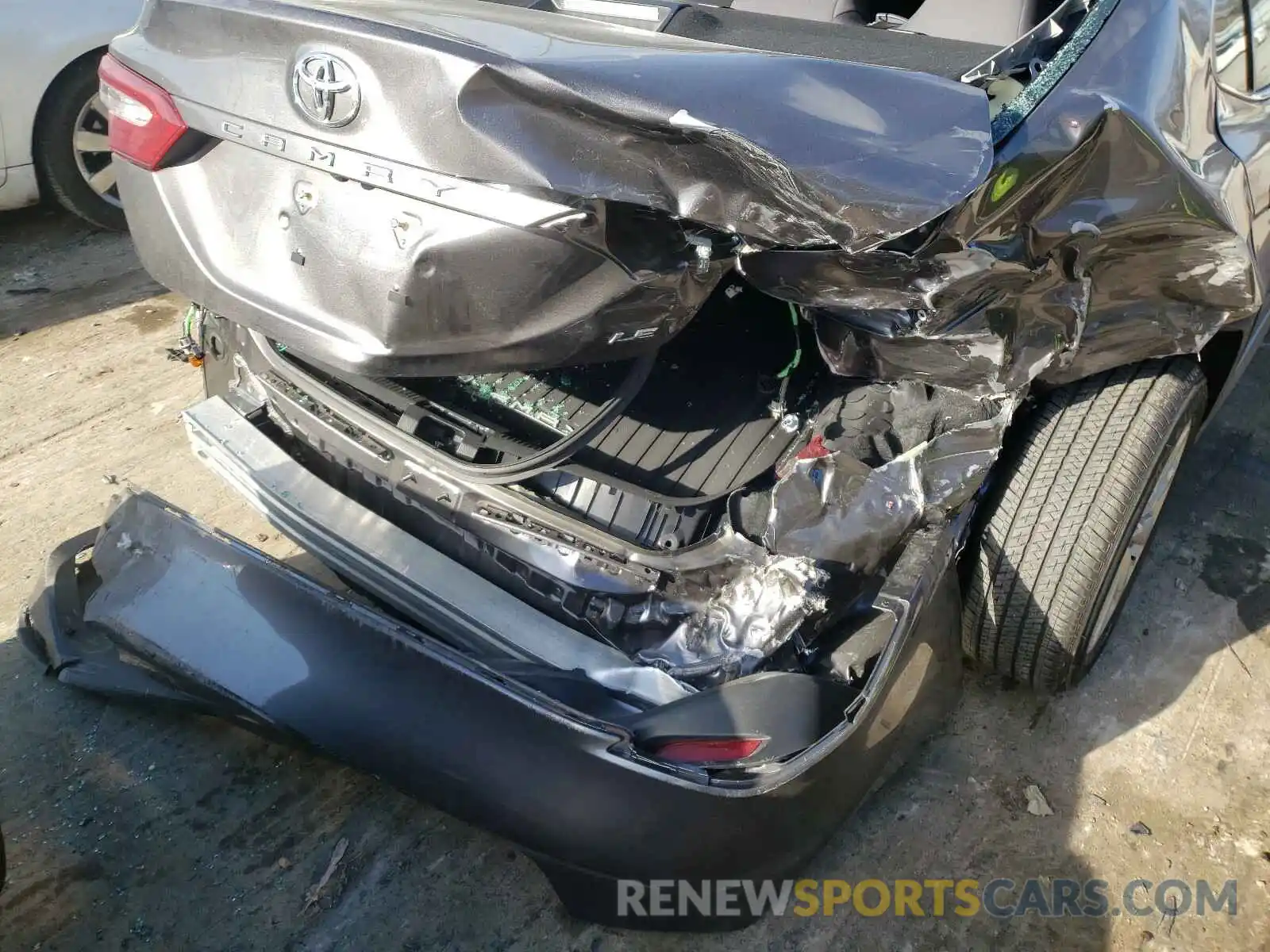 9 Photograph of a damaged car 4T1B11HK8KU761352 TOYOTA CAMRY 2019