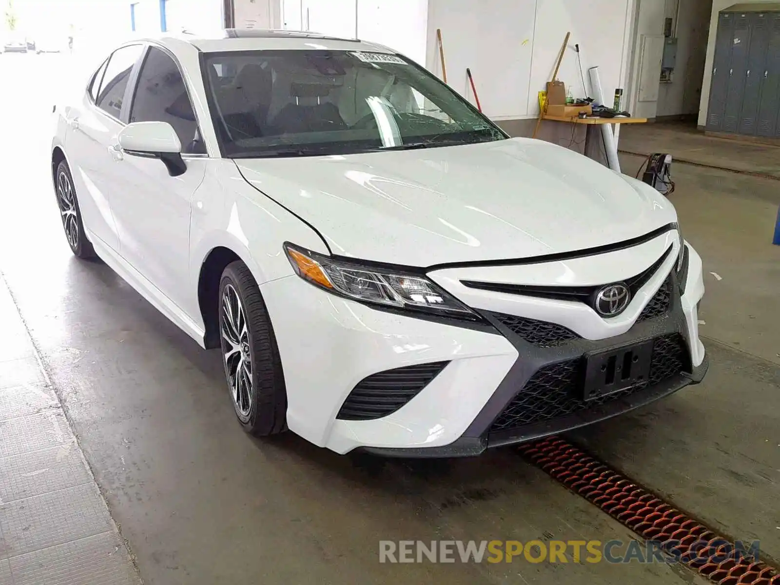 1 Photograph of a damaged car 4T1B11HK8KU765627 TOYOTA CAMRY 2019