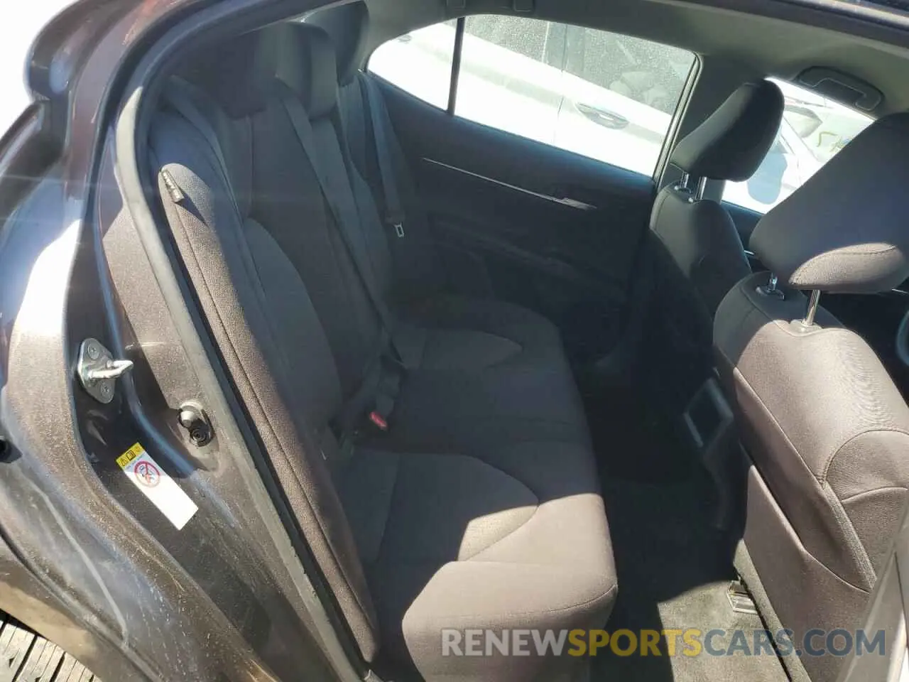 10 Photograph of a damaged car 4T1B11HK8KU773548 TOYOTA CAMRY 2019