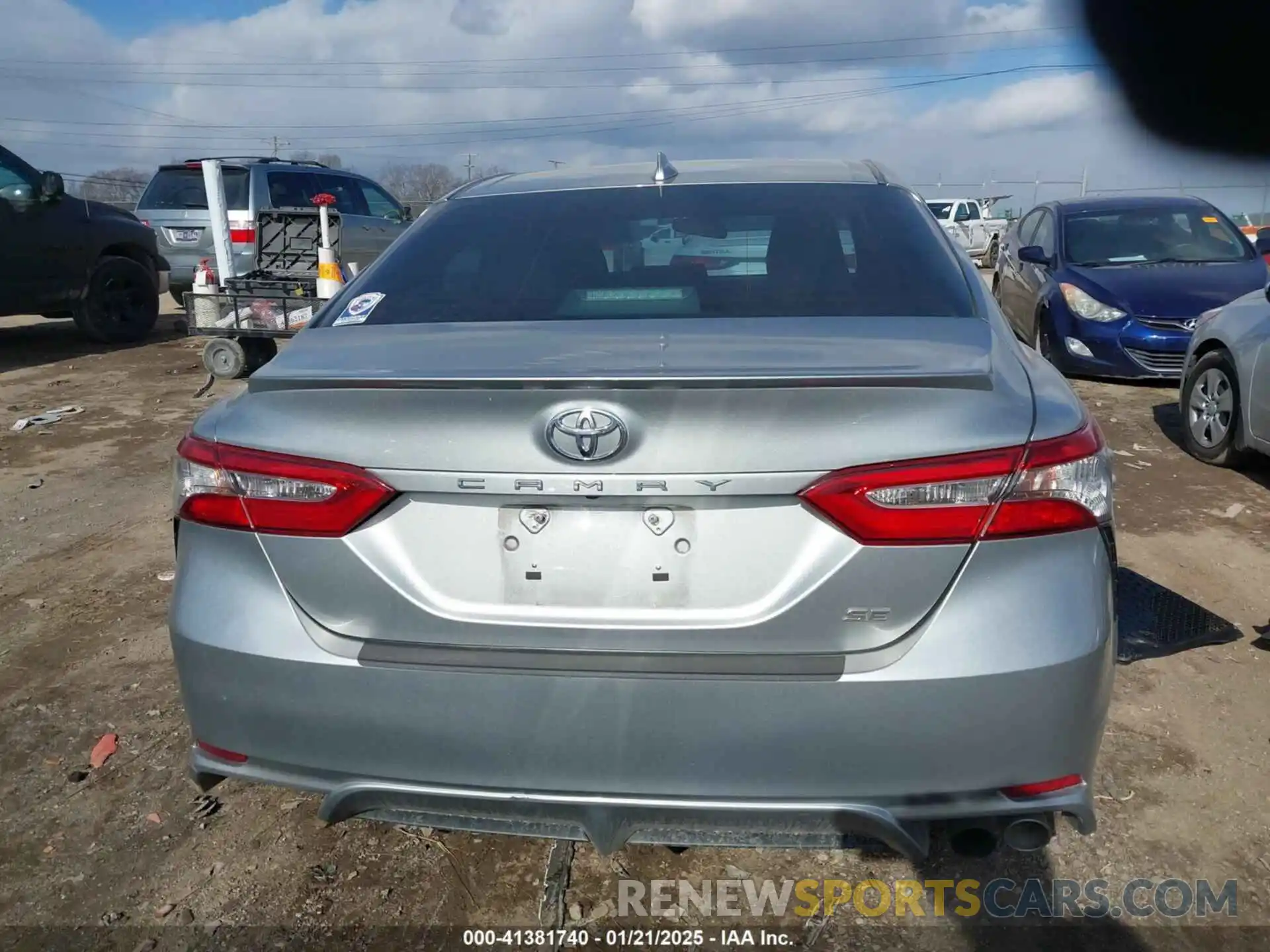 16 Photograph of a damaged car 4T1B11HK8KU775123 TOYOTA CAMRY 2019