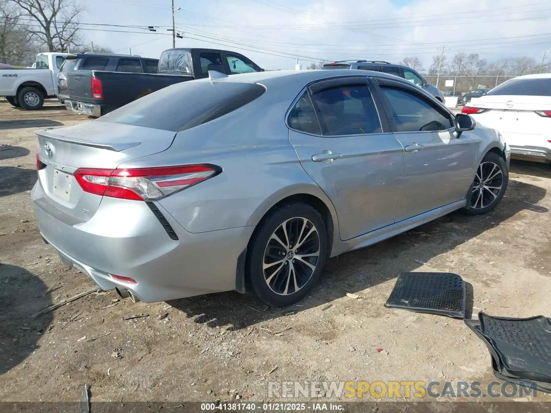 4 Photograph of a damaged car 4T1B11HK8KU775123 TOYOTA CAMRY 2019