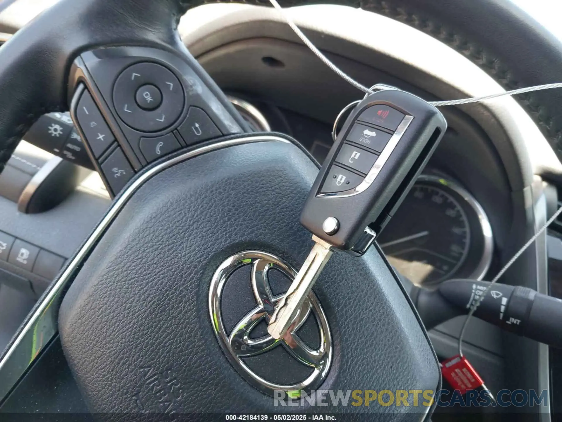 11 Photograph of a damaged car 4T1B11HK8KU780550 TOYOTA CAMRY 2019