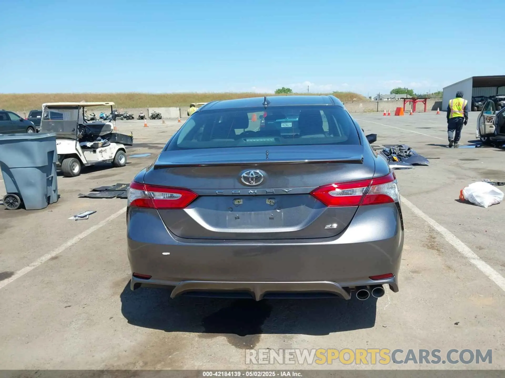 17 Photograph of a damaged car 4T1B11HK8KU780550 TOYOTA CAMRY 2019