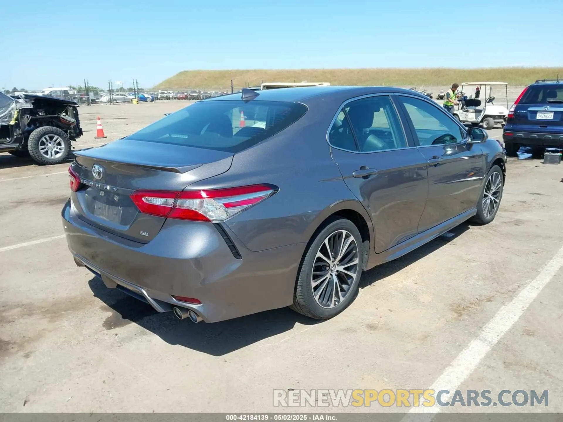 4 Photograph of a damaged car 4T1B11HK8KU780550 TOYOTA CAMRY 2019