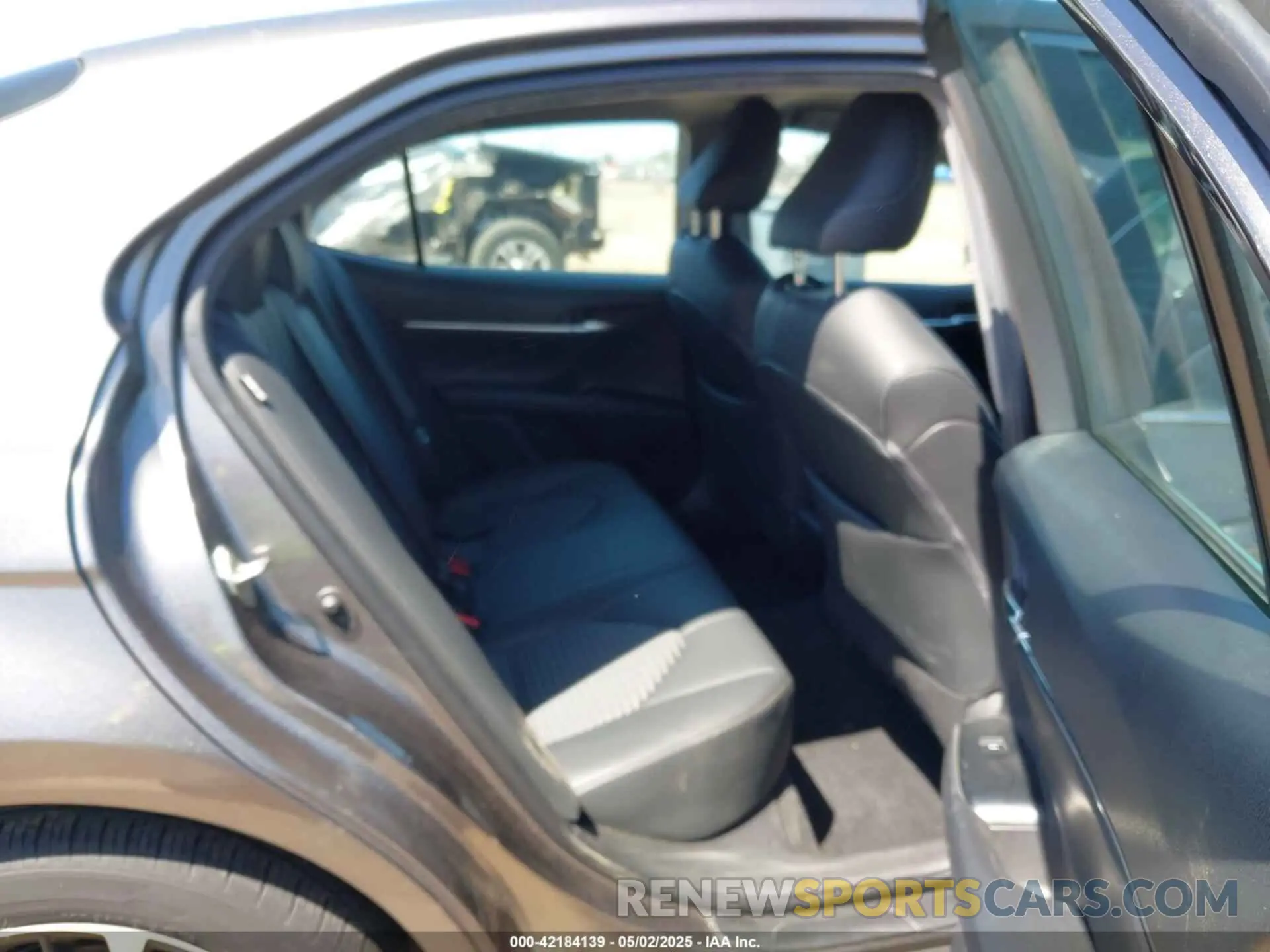 8 Photograph of a damaged car 4T1B11HK8KU780550 TOYOTA CAMRY 2019
