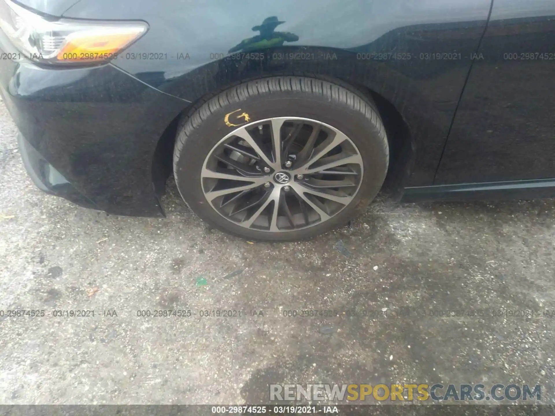 12 Photograph of a damaged car 4T1B11HK8KU781701 TOYOTA CAMRY 2019