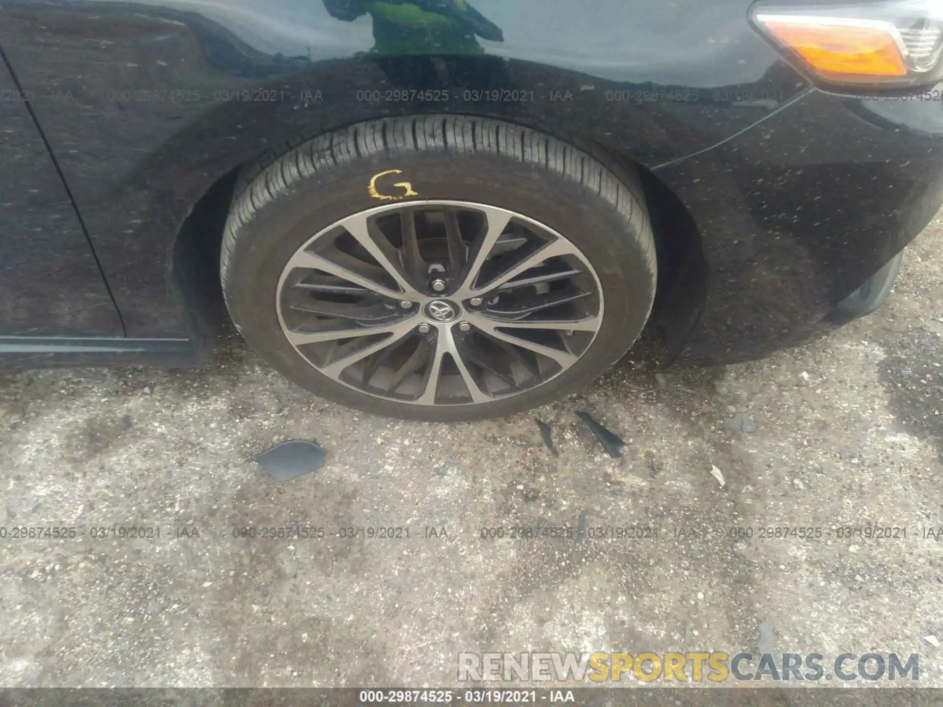 14 Photograph of a damaged car 4T1B11HK8KU781701 TOYOTA CAMRY 2019