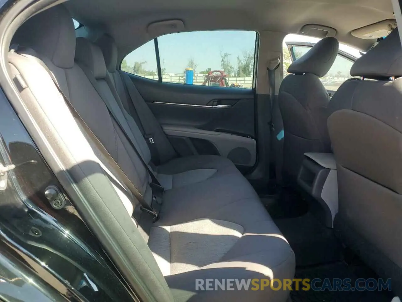 10 Photograph of a damaged car 4T1B11HK8KU786641 TOYOTA CAMRY 2019