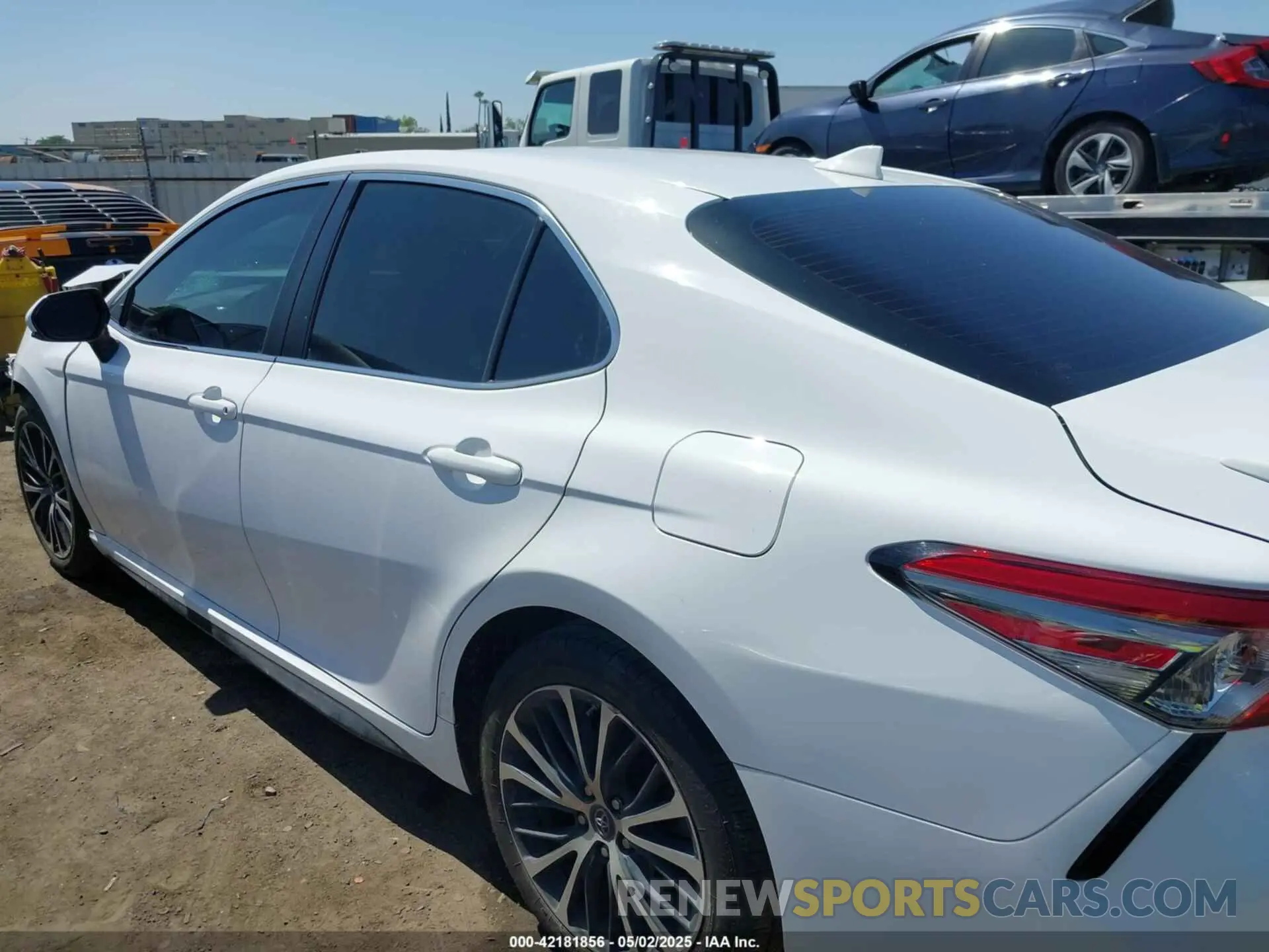 15 Photograph of a damaged car 4T1B11HK8KU789264 TOYOTA CAMRY 2019