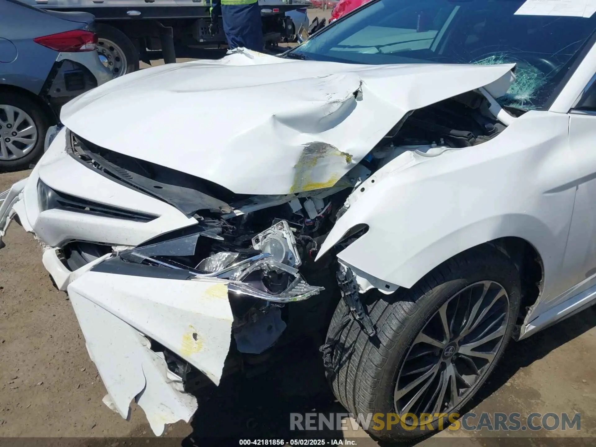 18 Photograph of a damaged car 4T1B11HK8KU789264 TOYOTA CAMRY 2019