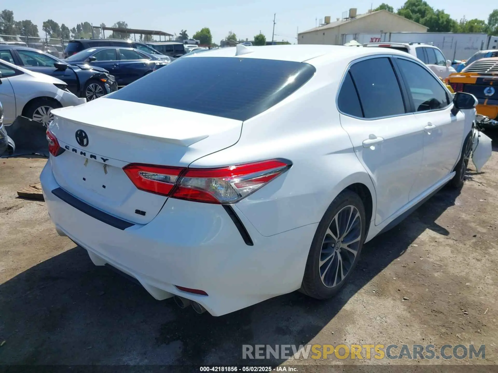4 Photograph of a damaged car 4T1B11HK8KU789264 TOYOTA CAMRY 2019