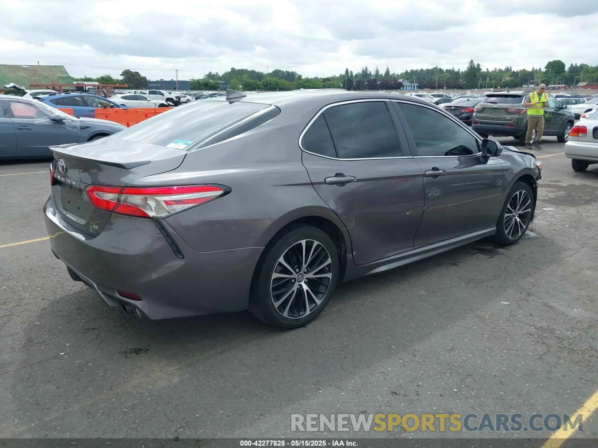 4 Photograph of a damaged car 4T1B11HK8KU793900 TOYOTA CAMRY 2019