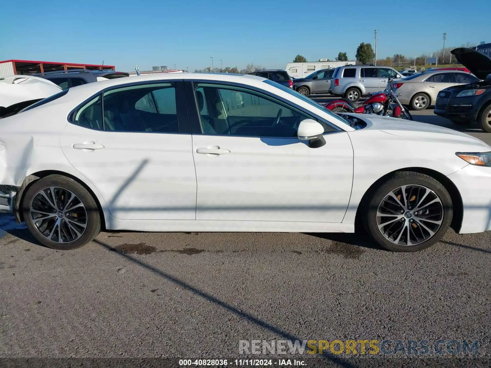 14 Photograph of a damaged car 4T1B11HK8KU796408 TOYOTA CAMRY 2019