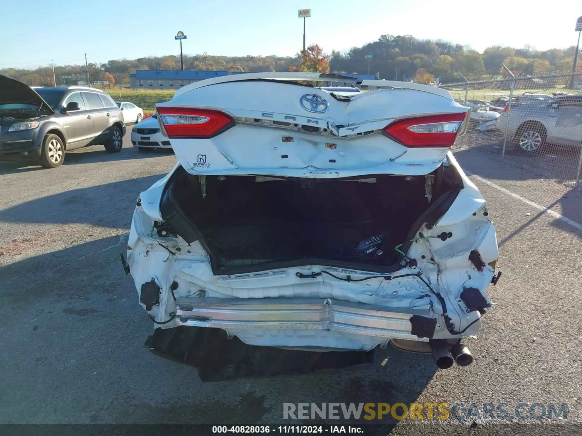 17 Photograph of a damaged car 4T1B11HK8KU796408 TOYOTA CAMRY 2019