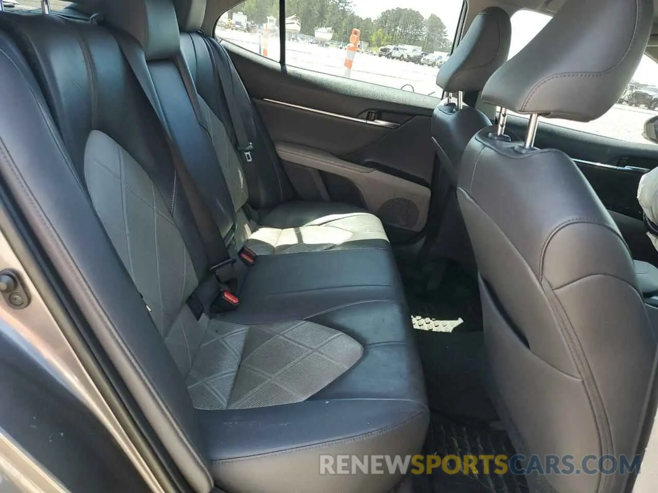 10 Photograph of a damaged car 4T1B11HK8KU797977 TOYOTA CAMRY 2019