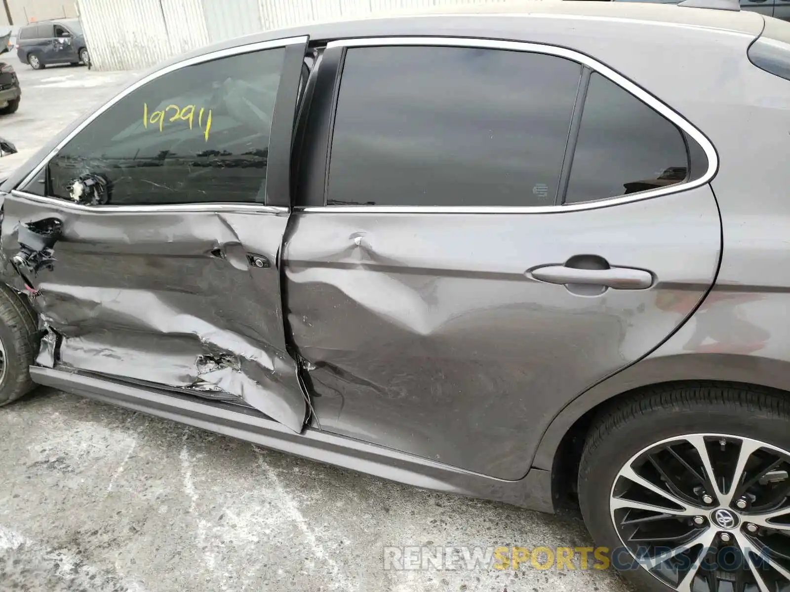 10 Photograph of a damaged car 4T1B11HK8KU806838 TOYOTA CAMRY 2019