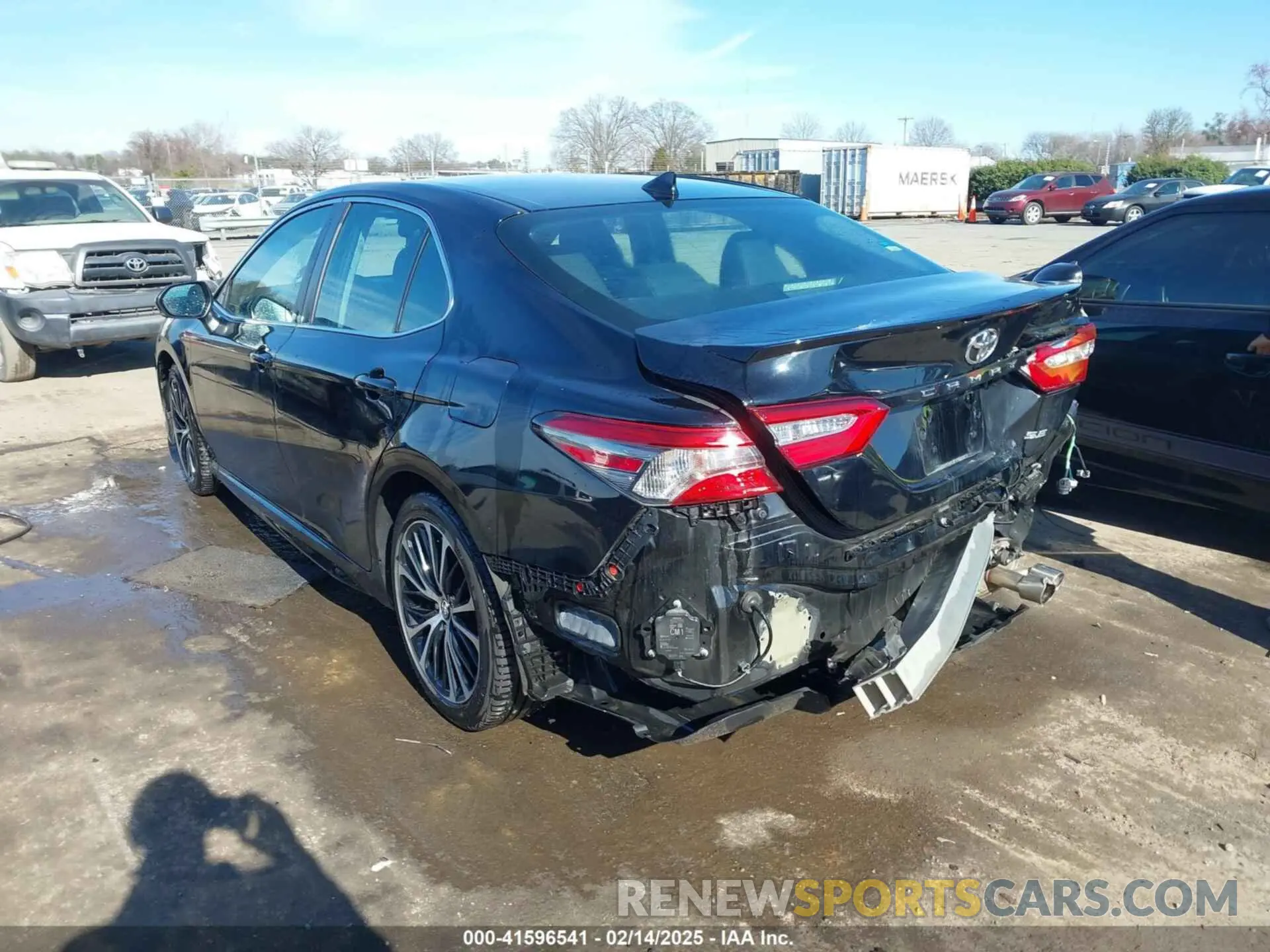3 Photograph of a damaged car 4T1B11HK8KU808024 TOYOTA CAMRY 2019