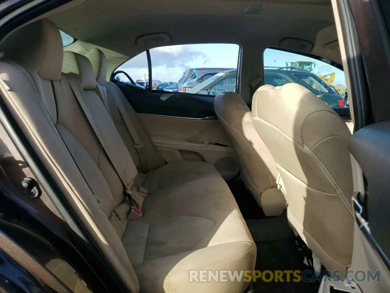 10 Photograph of a damaged car 4T1B11HK8KU812879 TOYOTA CAMRY 2019