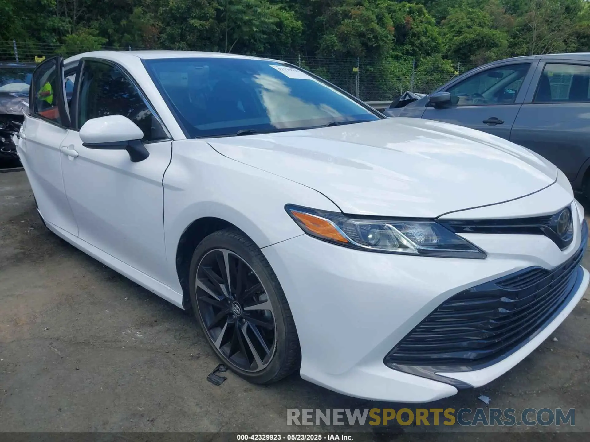 1 Photograph of a damaged car 4T1B11HK8KU819010 TOYOTA CAMRY 2019