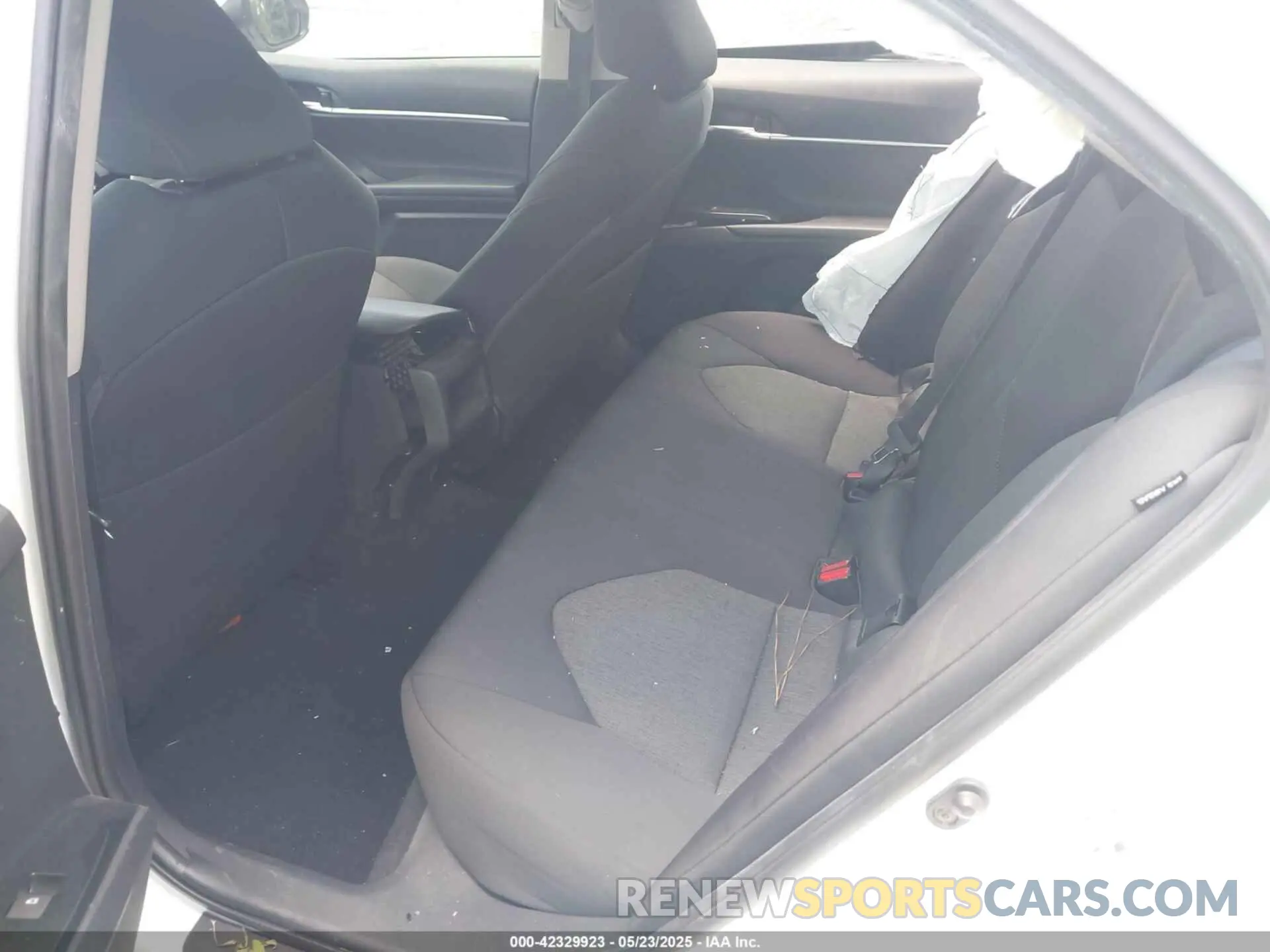 8 Photograph of a damaged car 4T1B11HK8KU819010 TOYOTA CAMRY 2019