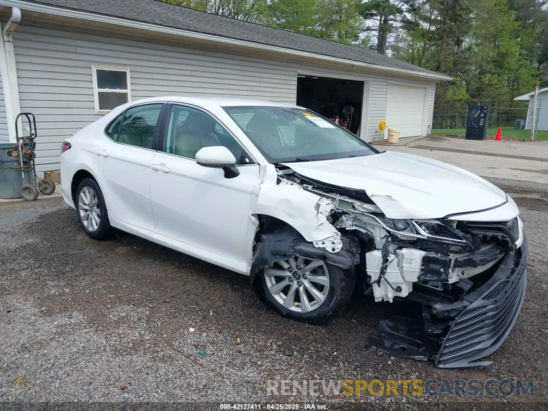 1 Photograph of a damaged car 4T1B11HK8KU819721 TOYOTA CAMRY 2019