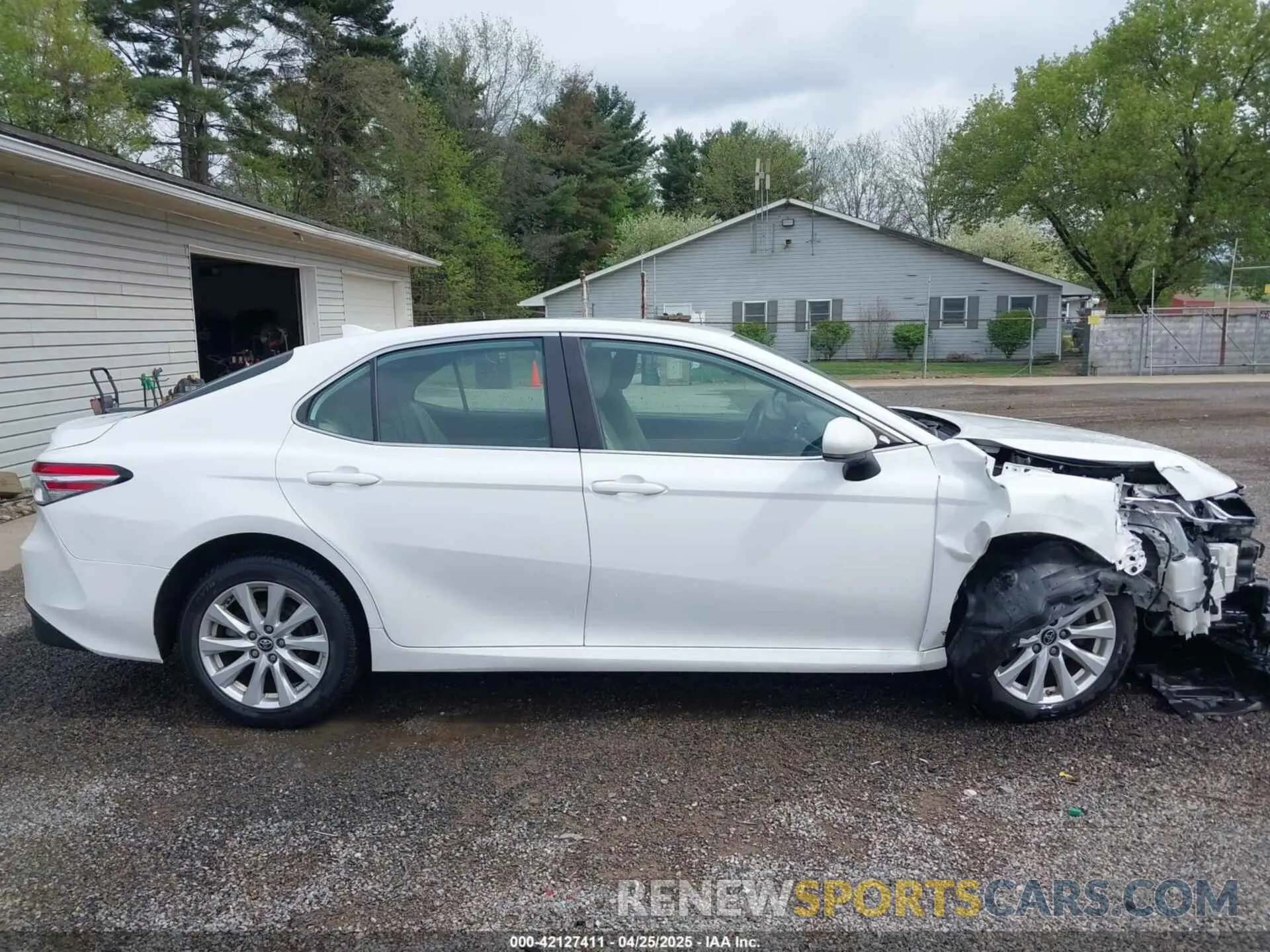 14 Photograph of a damaged car 4T1B11HK8KU819721 TOYOTA CAMRY 2019