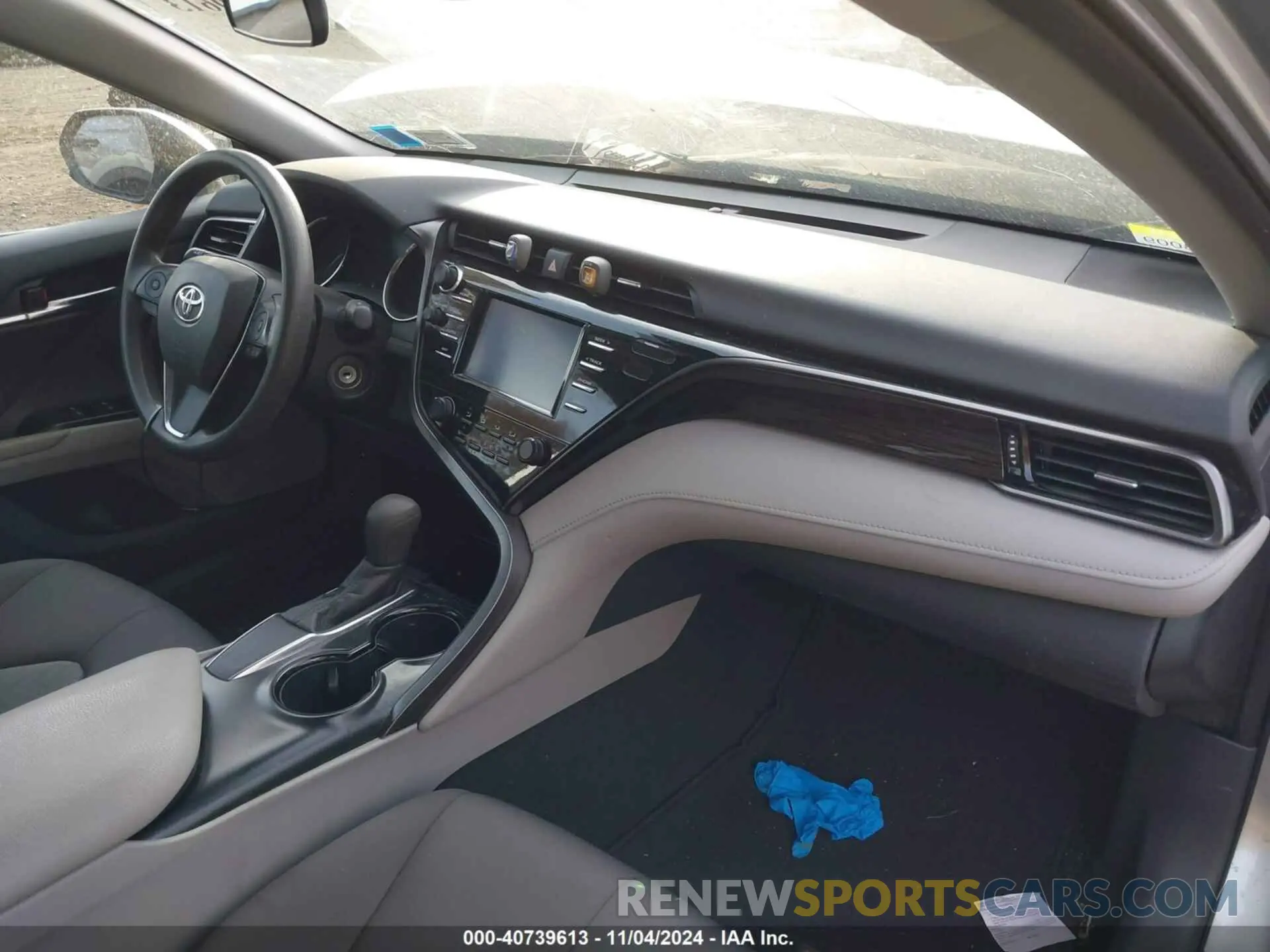 5 Photograph of a damaged car 4T1B11HK8KU819928 TOYOTA CAMRY 2019