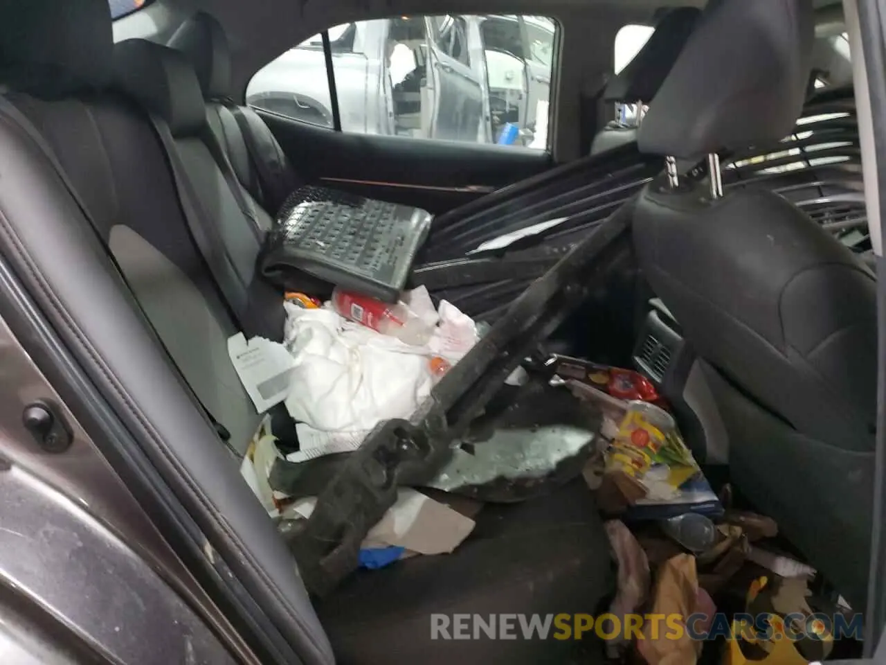 10 Photograph of a damaged car 4T1B11HK8KU820058 TOYOTA CAMRY 2019