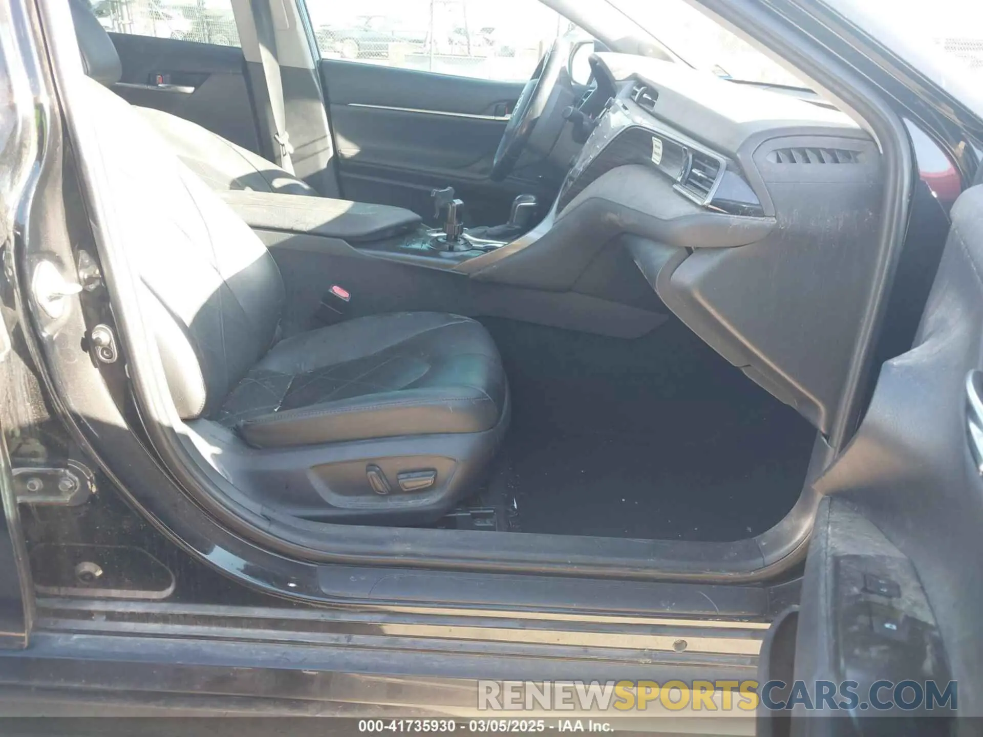 5 Photograph of a damaged car 4T1B11HK8KU820433 TOYOTA CAMRY 2019