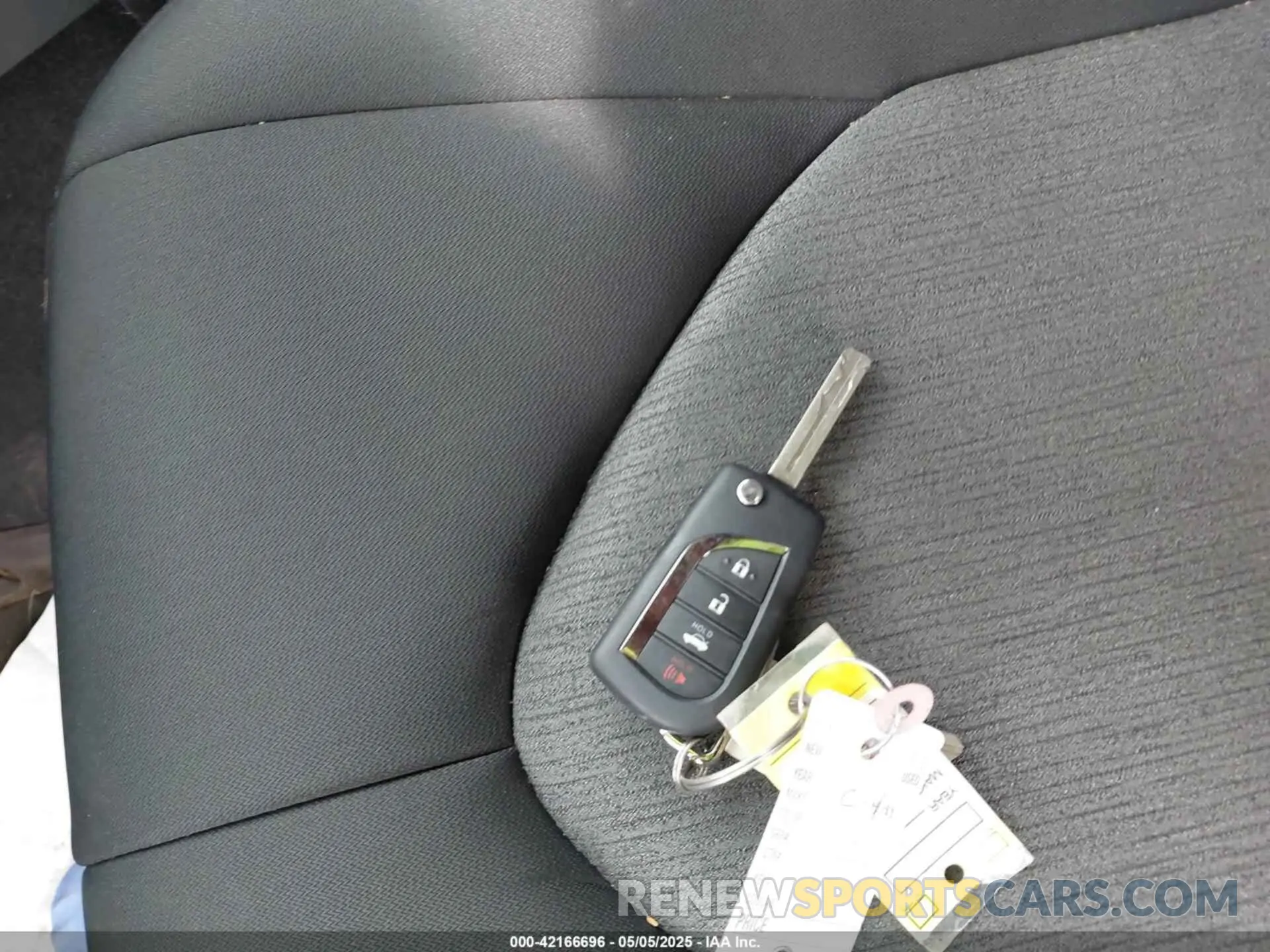 11 Photograph of a damaged car 4T1B11HK8KU823736 TOYOTA CAMRY 2019