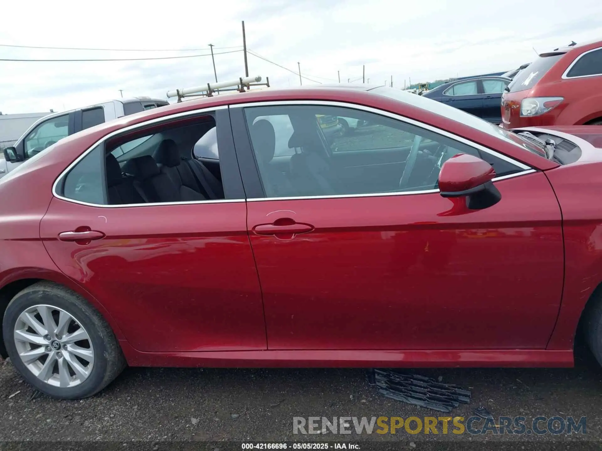 13 Photograph of a damaged car 4T1B11HK8KU823736 TOYOTA CAMRY 2019