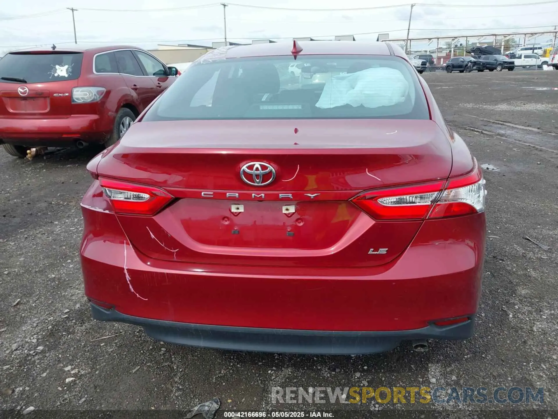 16 Photograph of a damaged car 4T1B11HK8KU823736 TOYOTA CAMRY 2019
