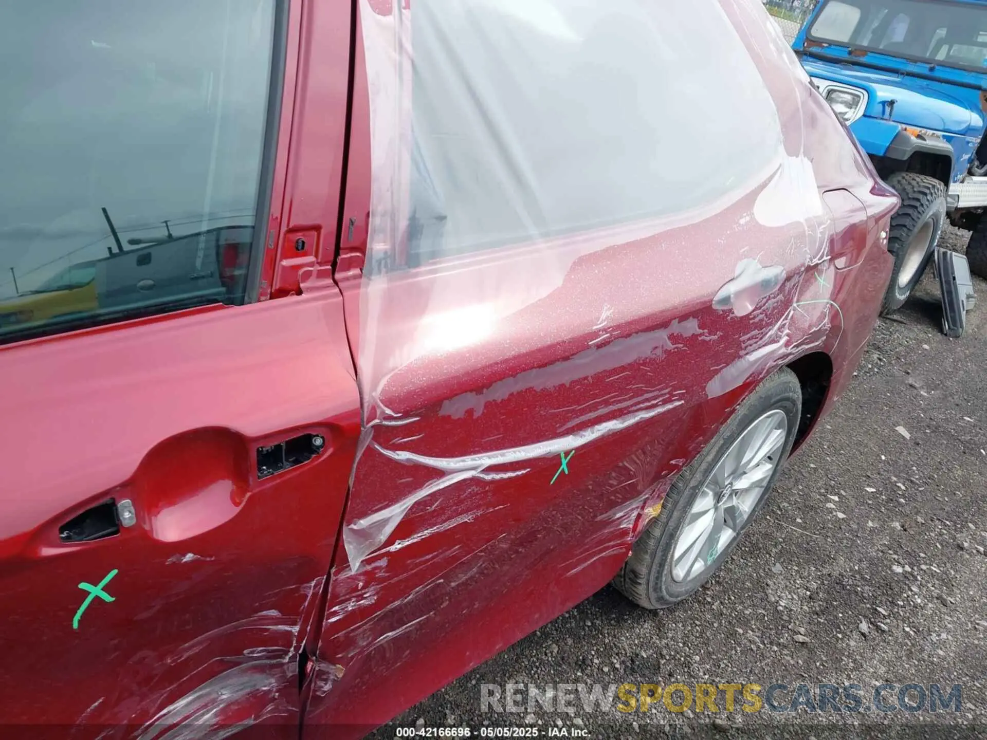 17 Photograph of a damaged car 4T1B11HK8KU823736 TOYOTA CAMRY 2019
