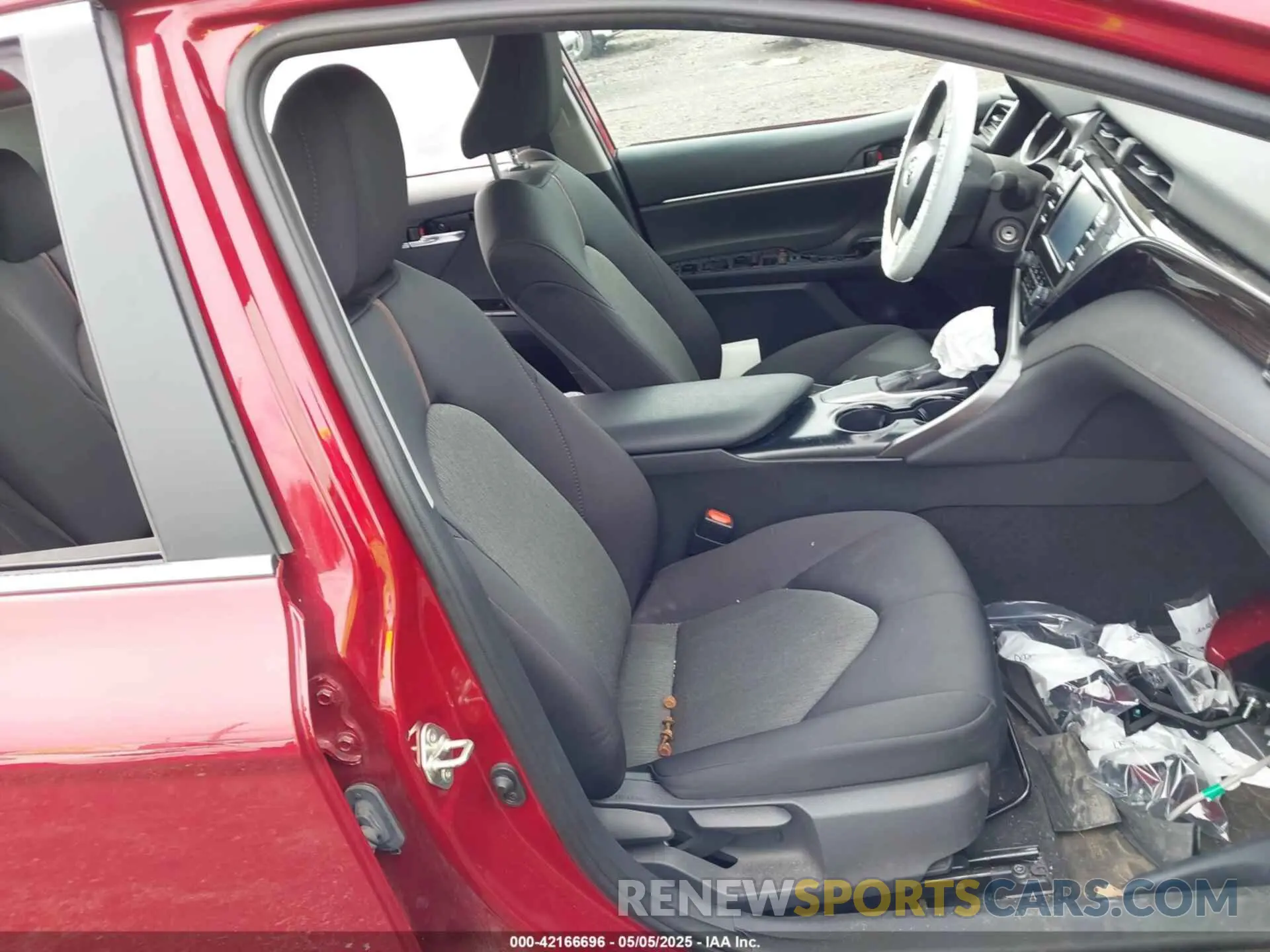 5 Photograph of a damaged car 4T1B11HK8KU823736 TOYOTA CAMRY 2019