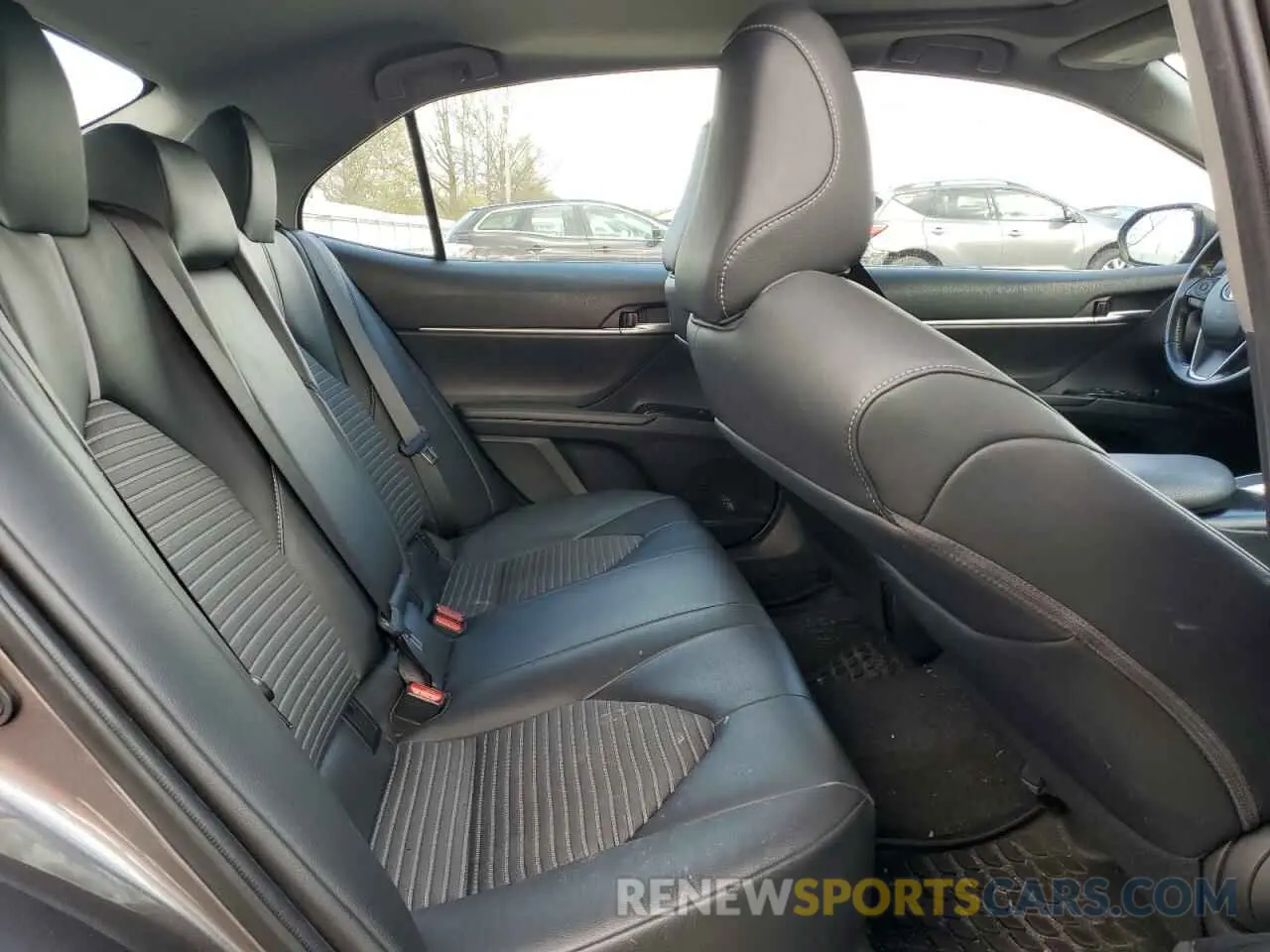 10 Photograph of a damaged car 4T1B11HK8KU826006 TOYOTA CAMRY 2019
